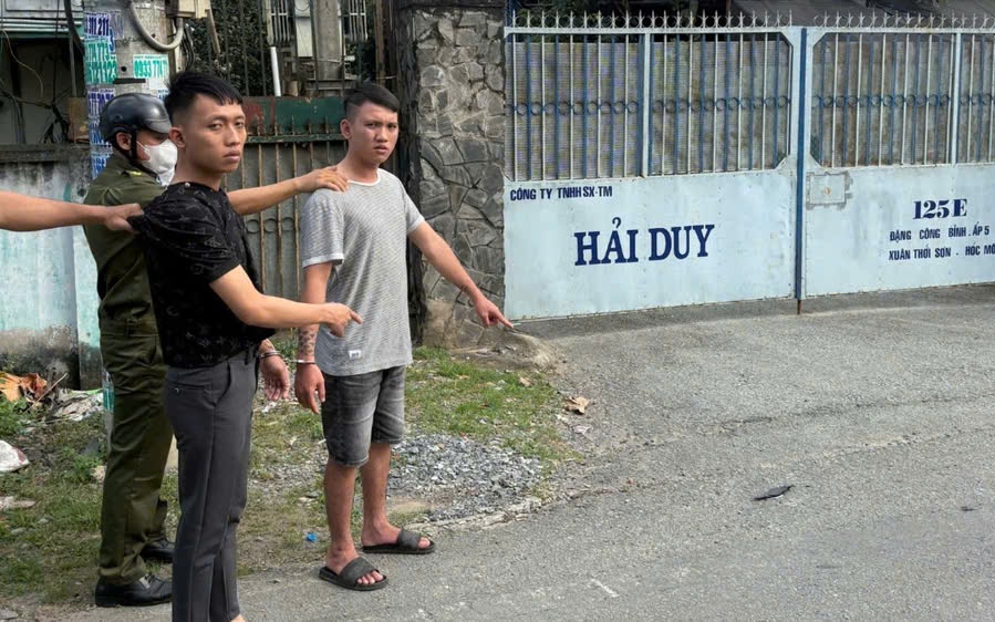 Từ lời khai một phụ nữ, Công an TPHCM bắt 2 thanh niên