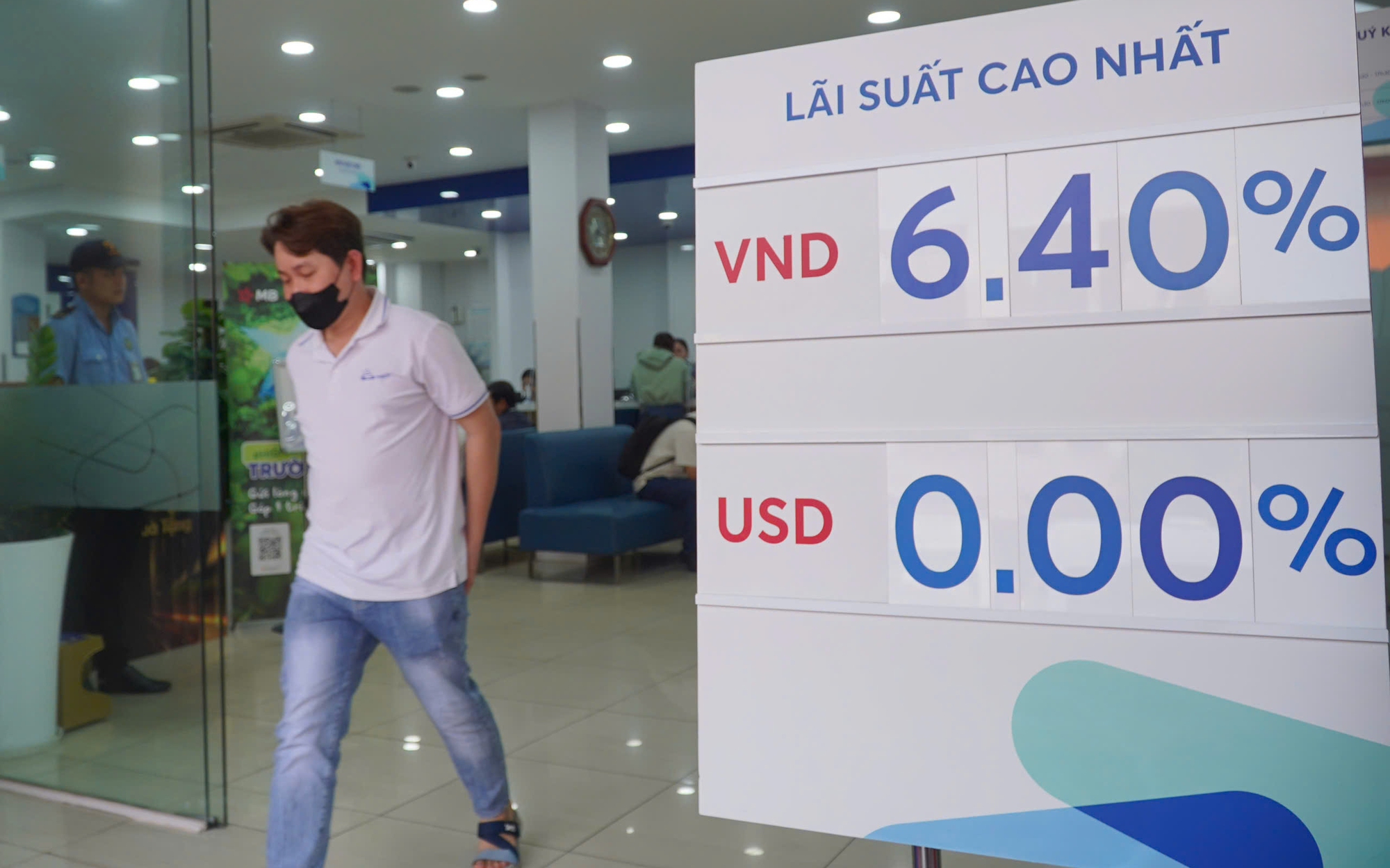 Ngân hàng dốc sức huy động tiền gửi