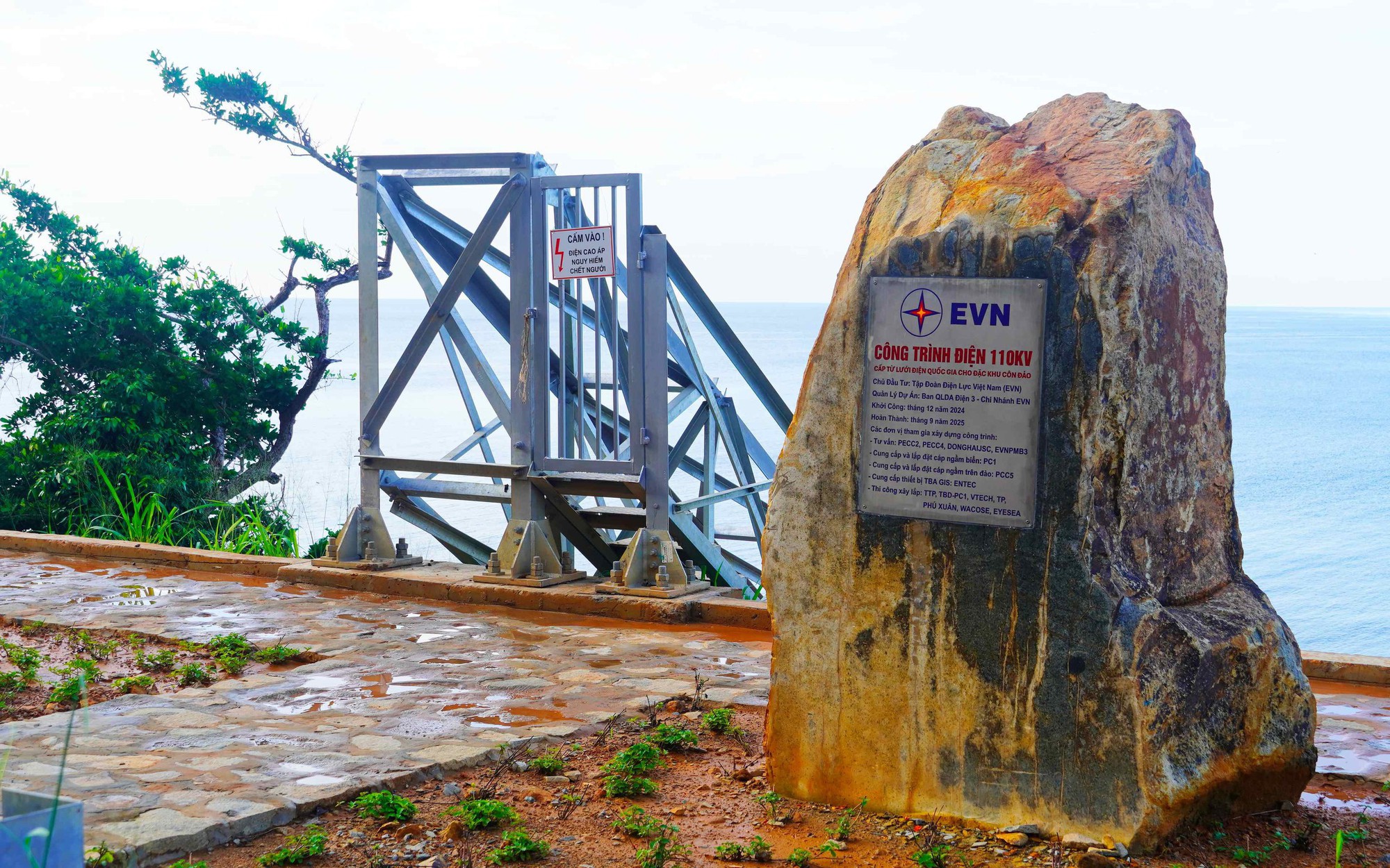 Hơn 8 tháng kéo điện lưới quốc gia “vượt biển” ra Côn Đảo
