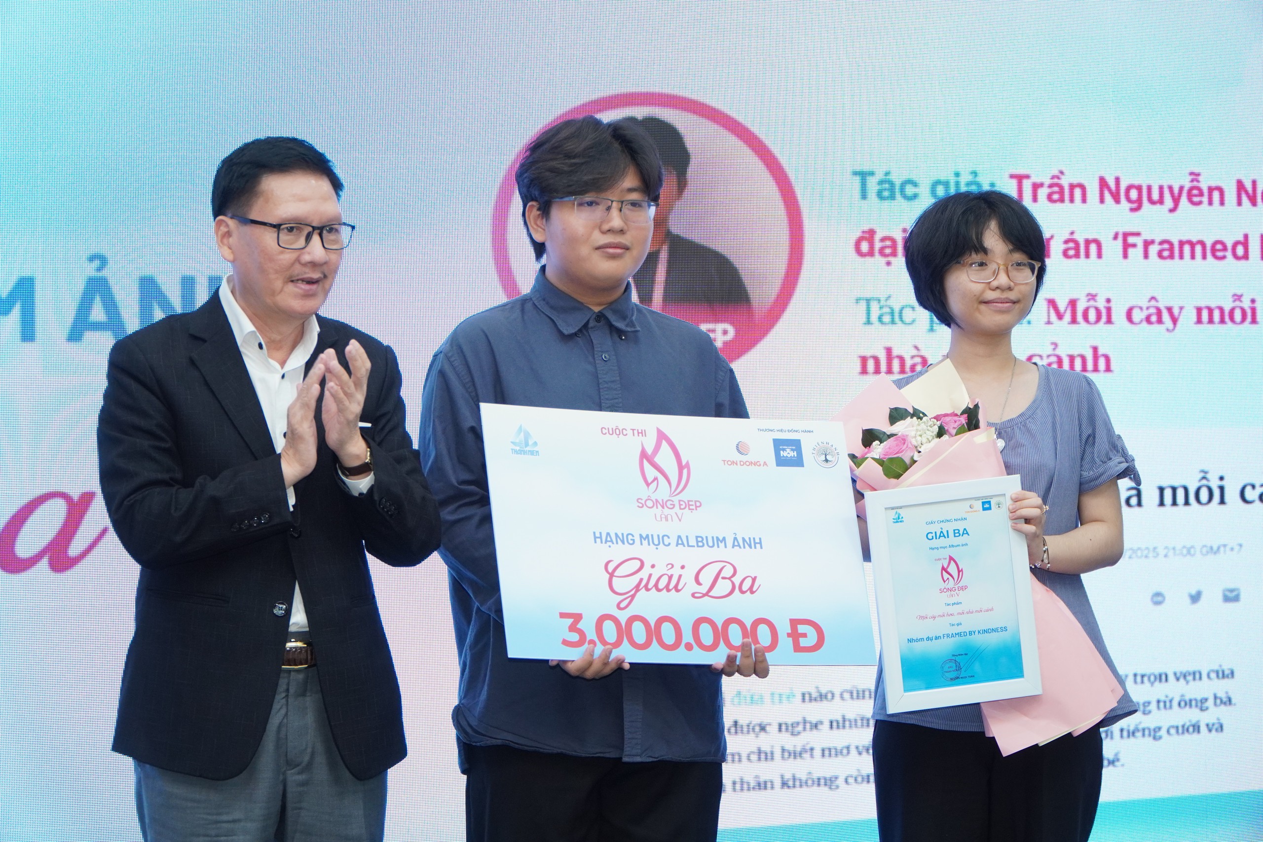 Báo Thanh Niên trao giải cuộc thi Sống Đẹp lần 5: Đong đầy cảm xúc - Ảnh 10.
