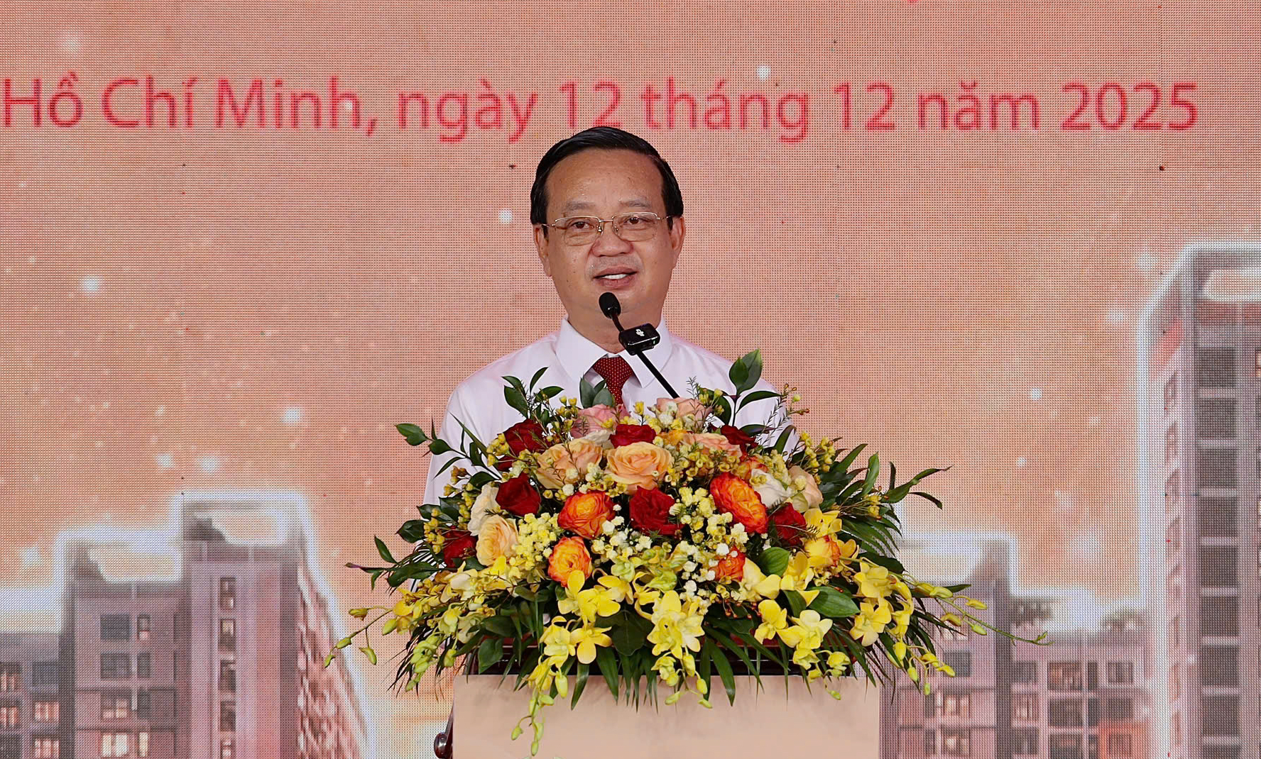 Ph&acirc;n c&ocirc;ng c&ocirc;ng t&aacute;c Chủ tịch v&agrave; 9 Ph&oacute; Chủ tịch UBND TPHCM - Ảnh 7.