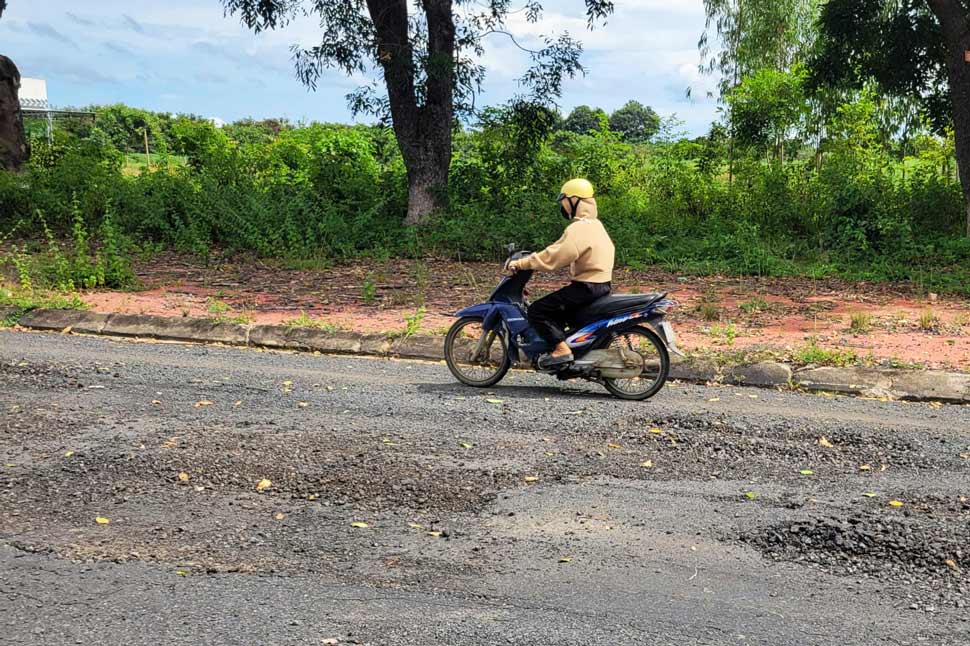 Lộ h&agrave;ng loạt sai phạm tr&ecirc;n 2 tuyến đường tiền tỉ ở Gia Lai vừa sửa đ&atilde; hỏng - Ảnh 1.