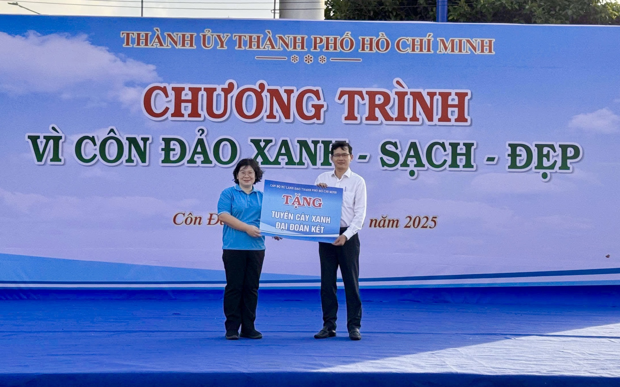 Thành ủy TPHCM tổ chức chương trình "Vì Côn Đảo xanh - sạch - đẹp"