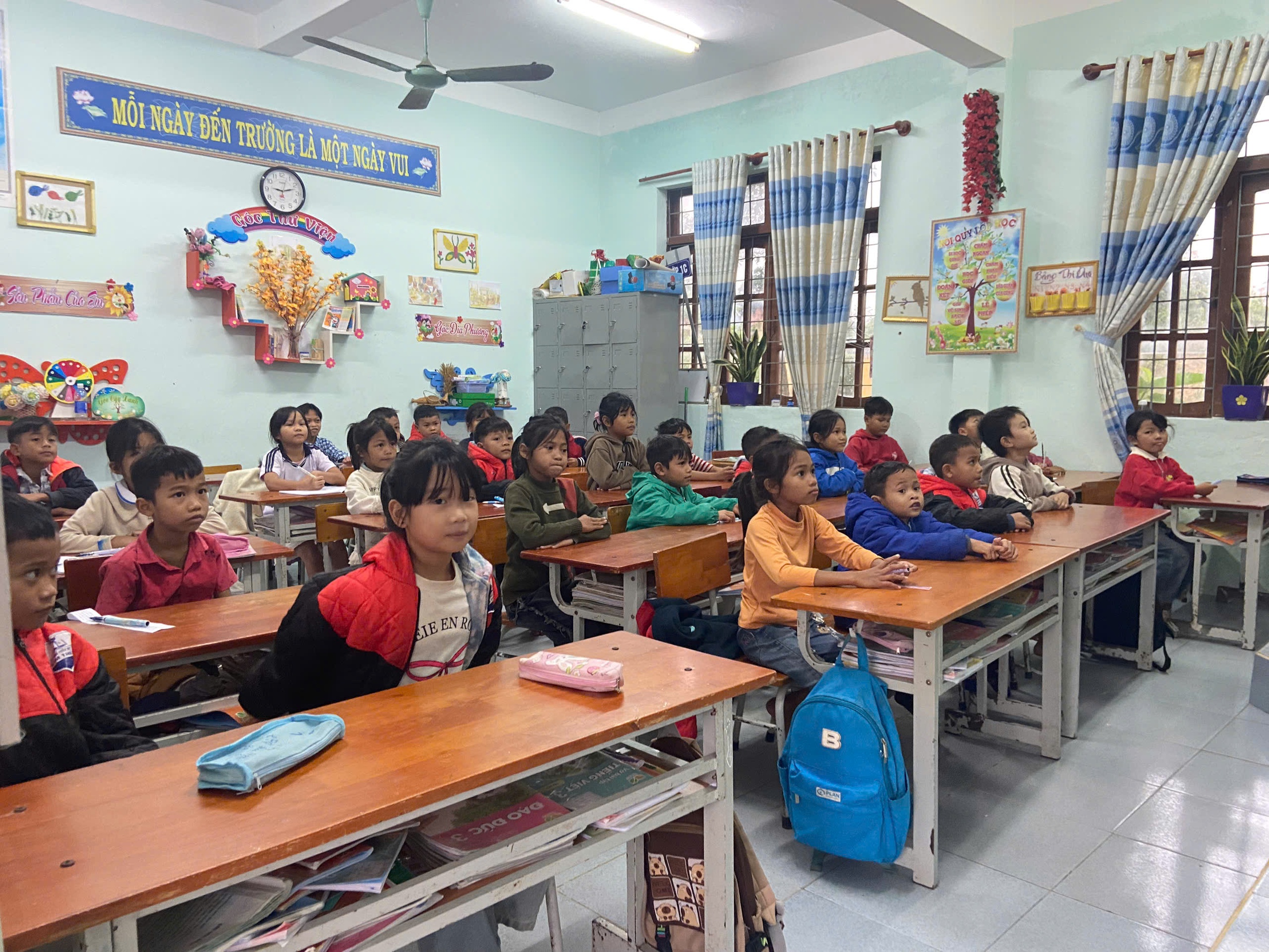 Ng&ocirc;i trường Kim thủy bị đ&igrave;nh chỉ bếp ăn 5 th&aacute;ng Sau vụ ngộ độc thực phẩm - Ảnh 2.
