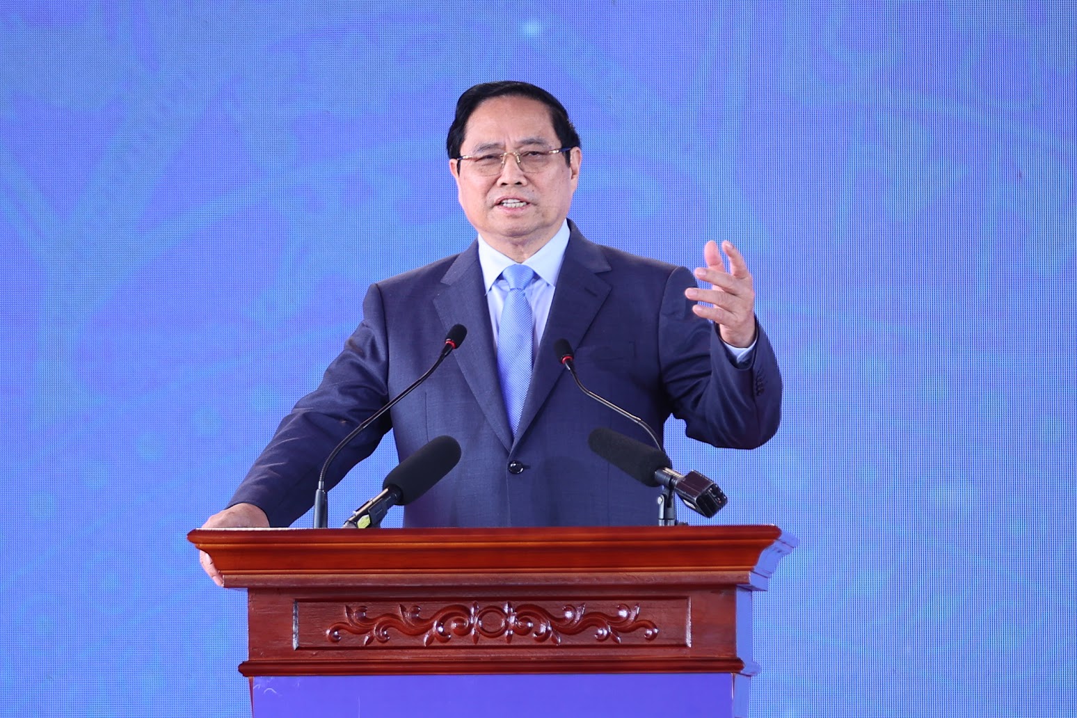 Những công trình "vươn ra biển lớn" - Ảnh 1.