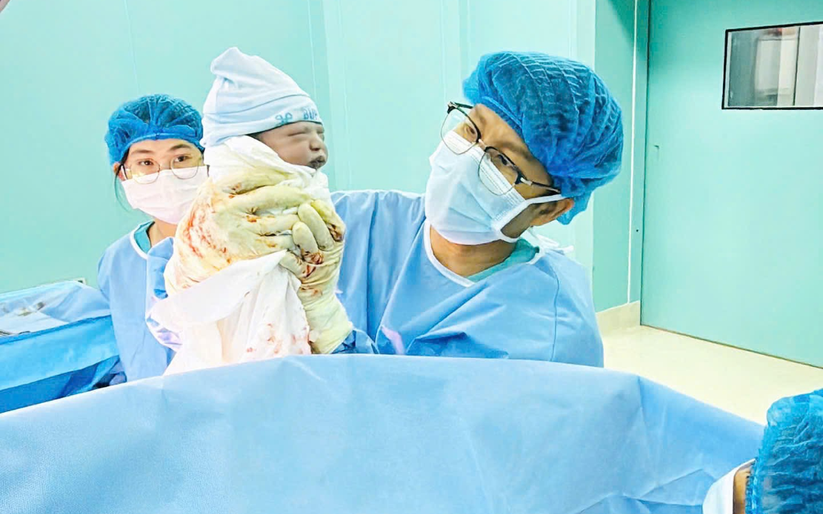Bệnh viện Đại học Y Dược Buôn Ma Thuột hỗ trợ chi phí cho 10 cặp hiếm muộn