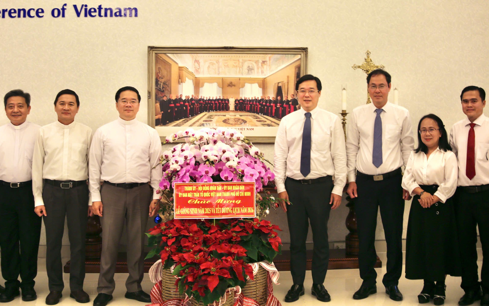 Lãnh đạo TPHCM thăm, chúc mừng Giáng sinh Văn phòng Hội đồng Giám mục Việt Nam