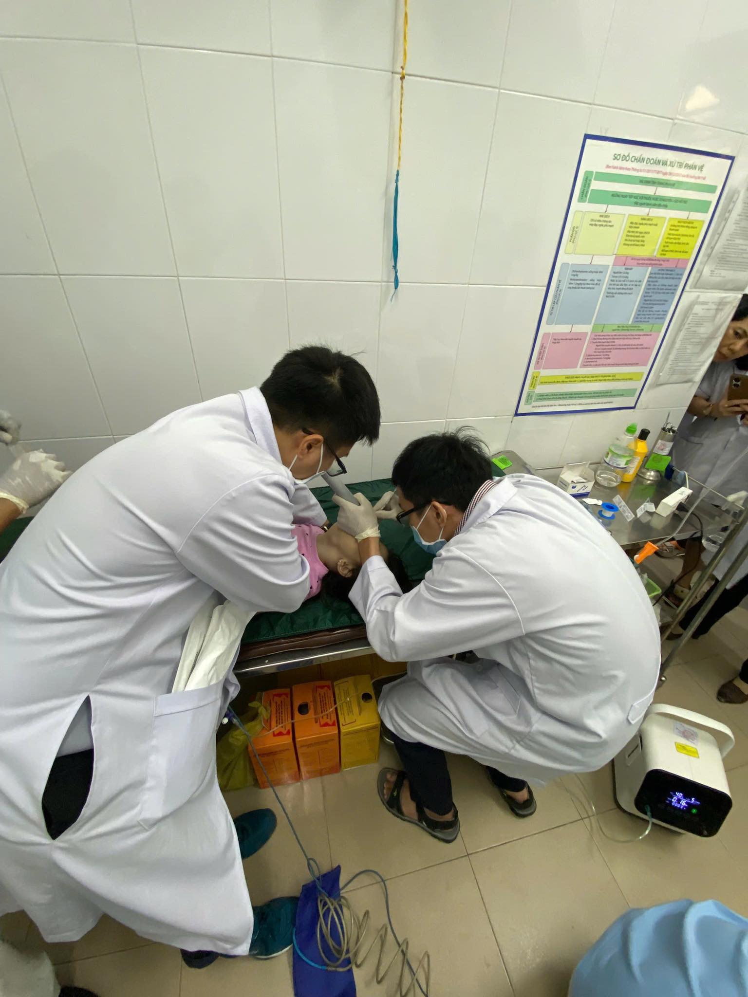 UBND TPHCM chỉ đạo nóng sau sự việc hai học sinh tử vong, trong đó 1 em đi ngoại khóa - Ảnh 1.