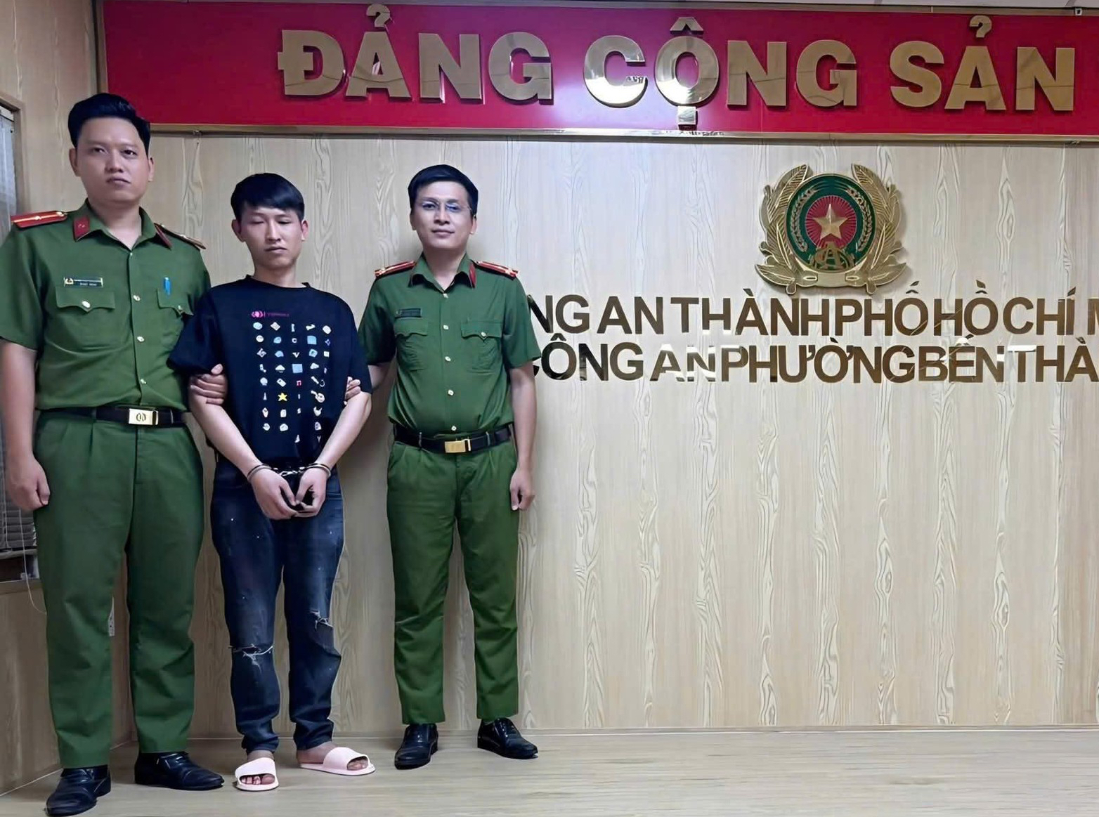 Công an TPHCM bắt hai kẻ bị truy nã tại phường Bến Thành - Ảnh 2.