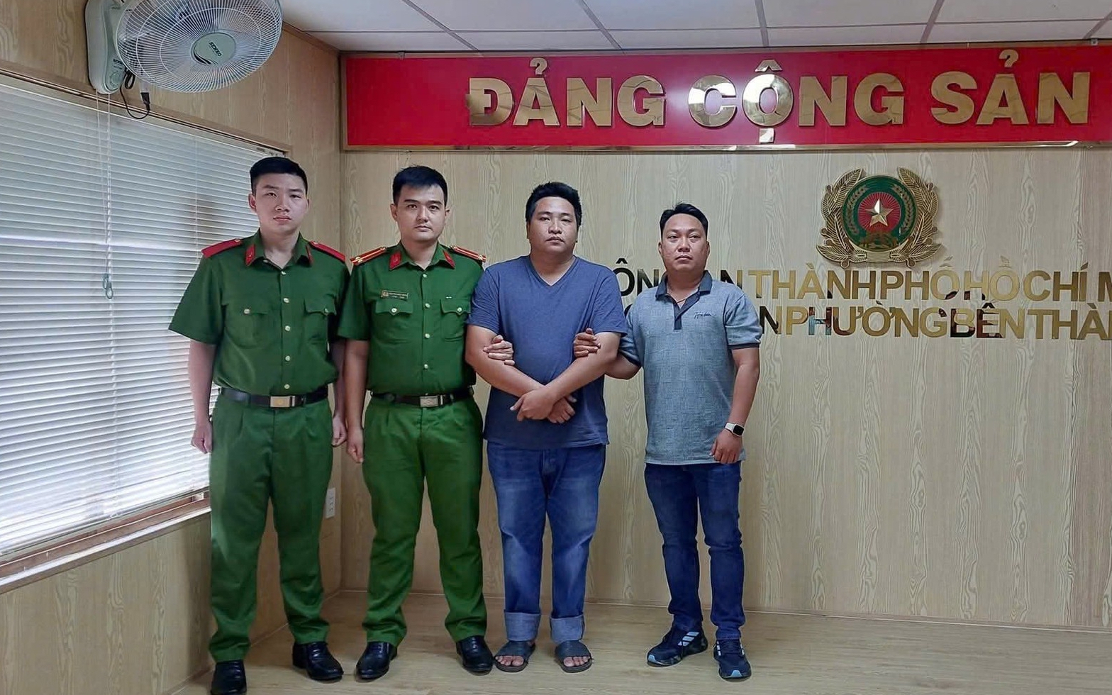 2 kẻ bị truy nã lộ diện ở trung tâm TPHCM