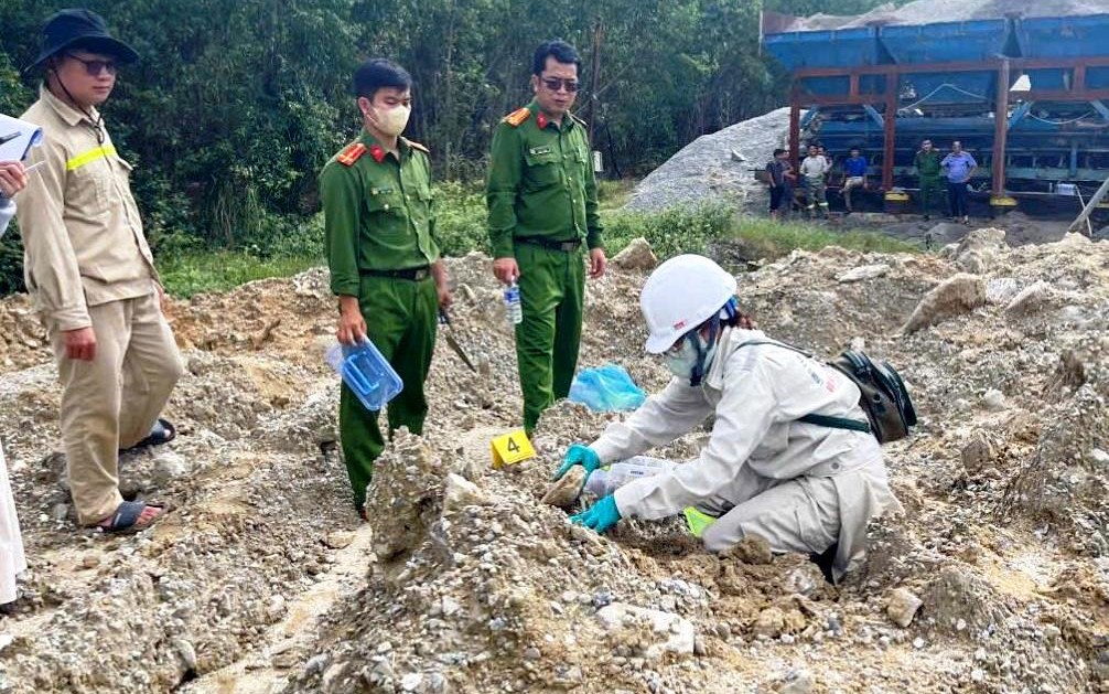 Doanh nghiệp đổ hơn 700 tấn chất thải trái phép ra môi trường