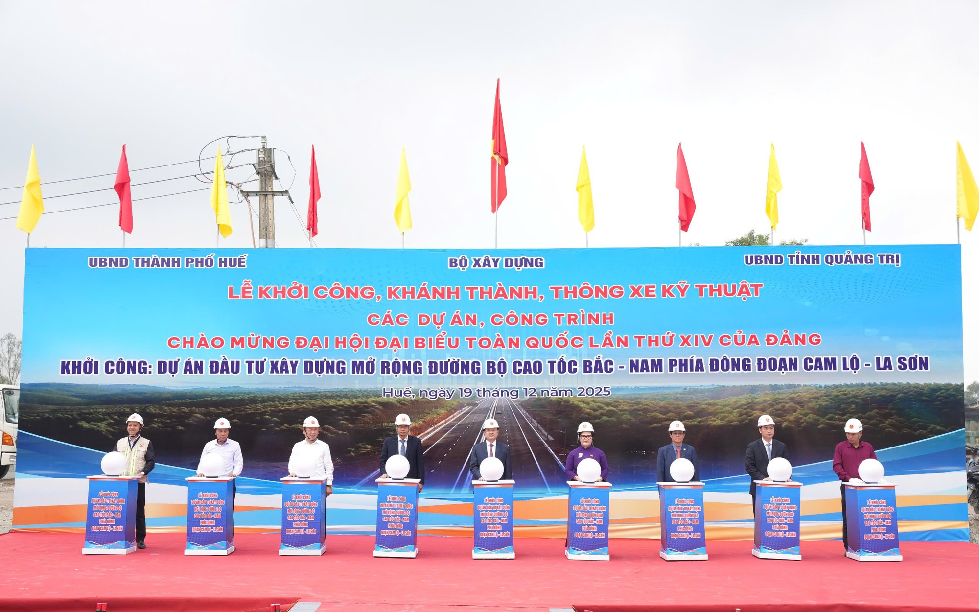 Nhà thầu nào trúng thầu thi công dự án mở rộng cao tốc Cam Lộ – La Sơn?