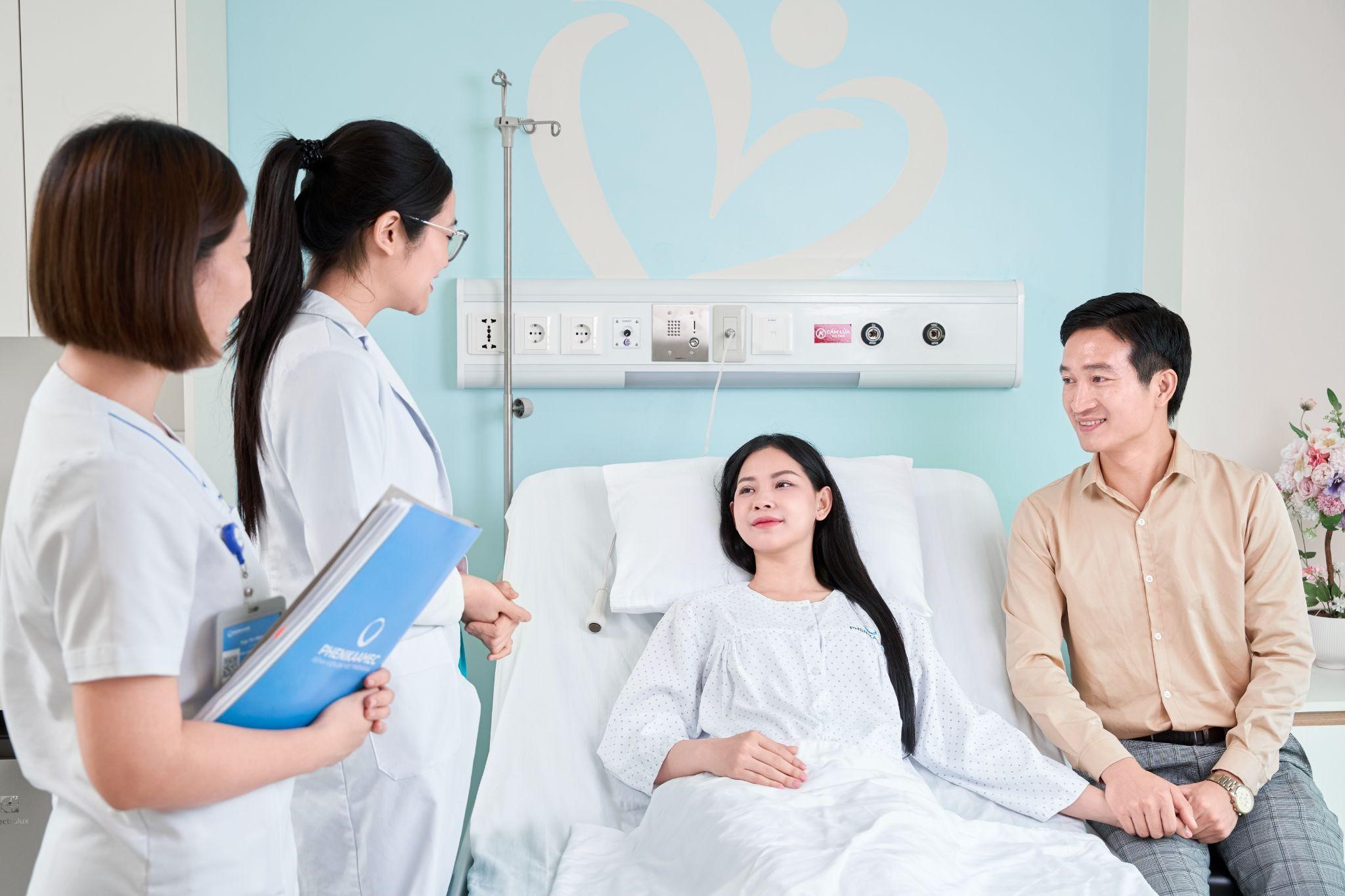 PhenikaaMec phẫu thuật th&agrave;nh c&ocirc;ng u nang buồng trứng 15cm - Ảnh 4.