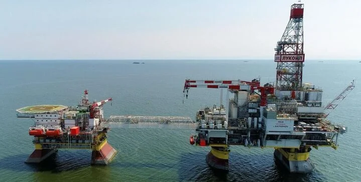 Ukraine liên tiếp không kích giàn khoan dầu của Nga tại Biển Caspi - Ảnh 3.