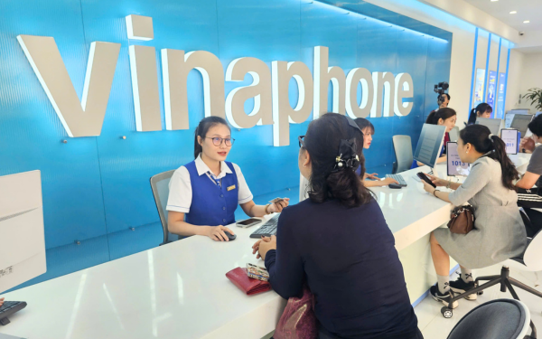 Nhà mạng đầu tiên triển khai 12 điểm giao dịch không giấy tại TPHCM