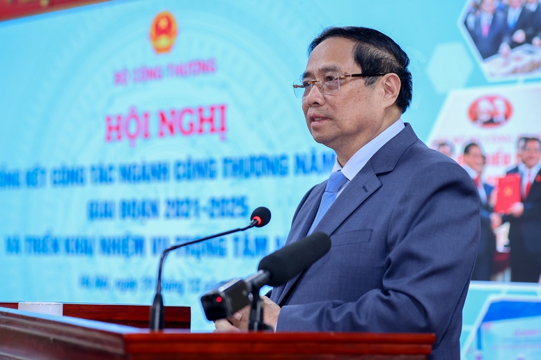 Thủ tướng tuy&ecirc;n chiến với h&agrave;ng giả v&agrave; gian lận thương mại trong ng&agrave;nh C&ocirc;ng Thương - Ảnh 1.