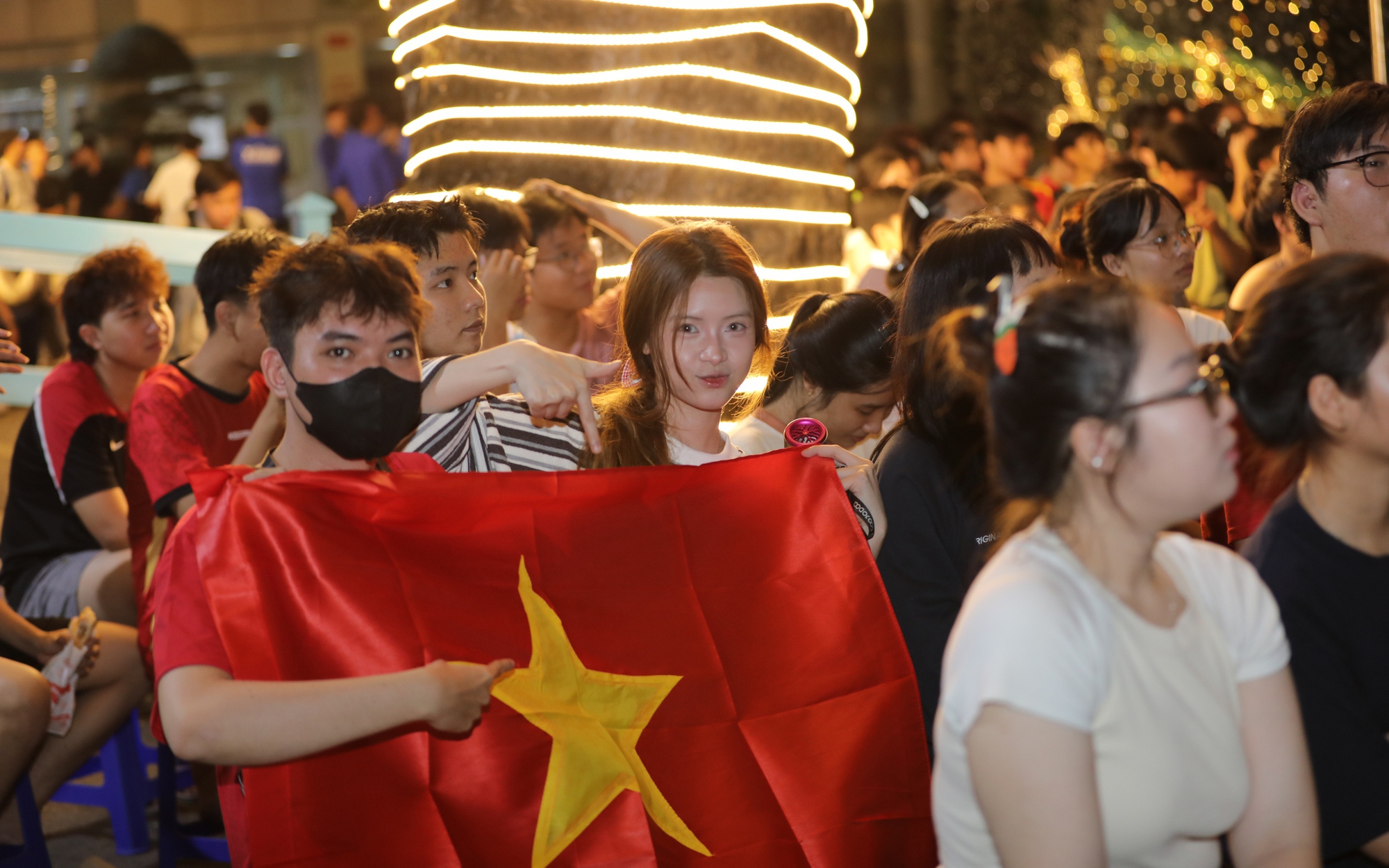 Khoảnh khắc sinh viên ăn mừng chiến thắng của đội tuyển U22 Việt Nam