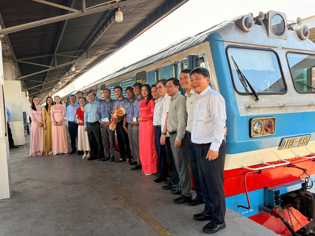 Đường sắt Việt Nam “thay áo” 162 toa xe trước Tết 2026 - Ảnh 2.