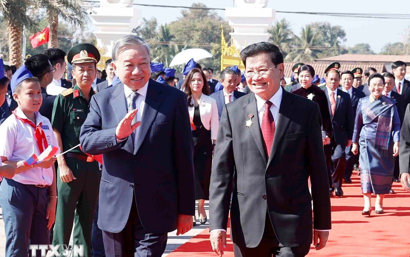 Tổng Bí thư dự Lễ khánh thành Công viên Hữu nghị Lào-Việt Nam ở Vientiane