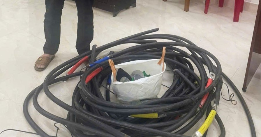 Si&ecirc;u trộm Trần Văn Tuấn bị bắt v&igrave; trộm d&acirc;y điện ở Đ&agrave; Nẵng - Quảng Ng&atilde;i - Ảnh 2.