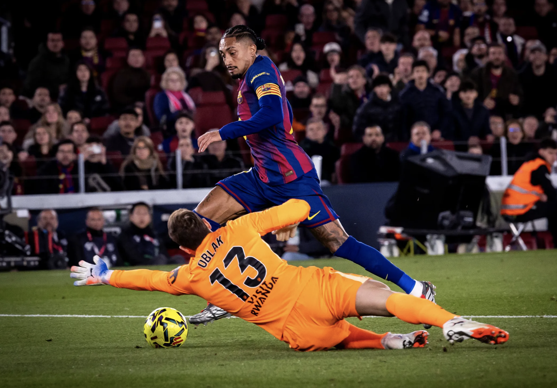 Barcelona ngược d&ograve;ng hạ Atl&eacute;tico, vững ng&ocirc;i đầu LaLiga - Ảnh 2.