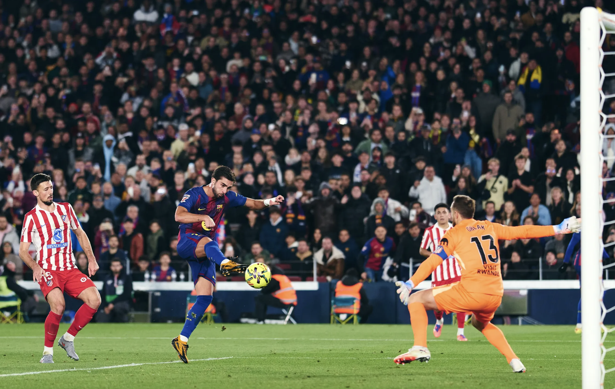 Barcelona ngược d&ograve;ng hạ Atl&eacute;tico, vững ng&ocirc;i đầu LaLiga - Ảnh 5.