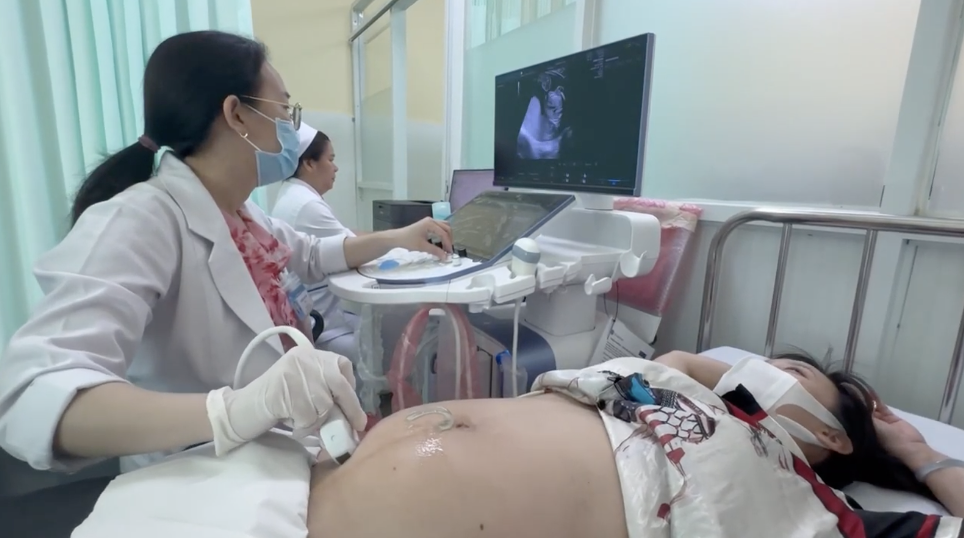 Bệnh viện Từ Dũ cơ sở 2: 3 tuần thử vận h&agrave;nh thử nghiệm lượt kh&aacute;m tăng 4 lần, chuyển viện giảm mạnh - Ảnh 8.