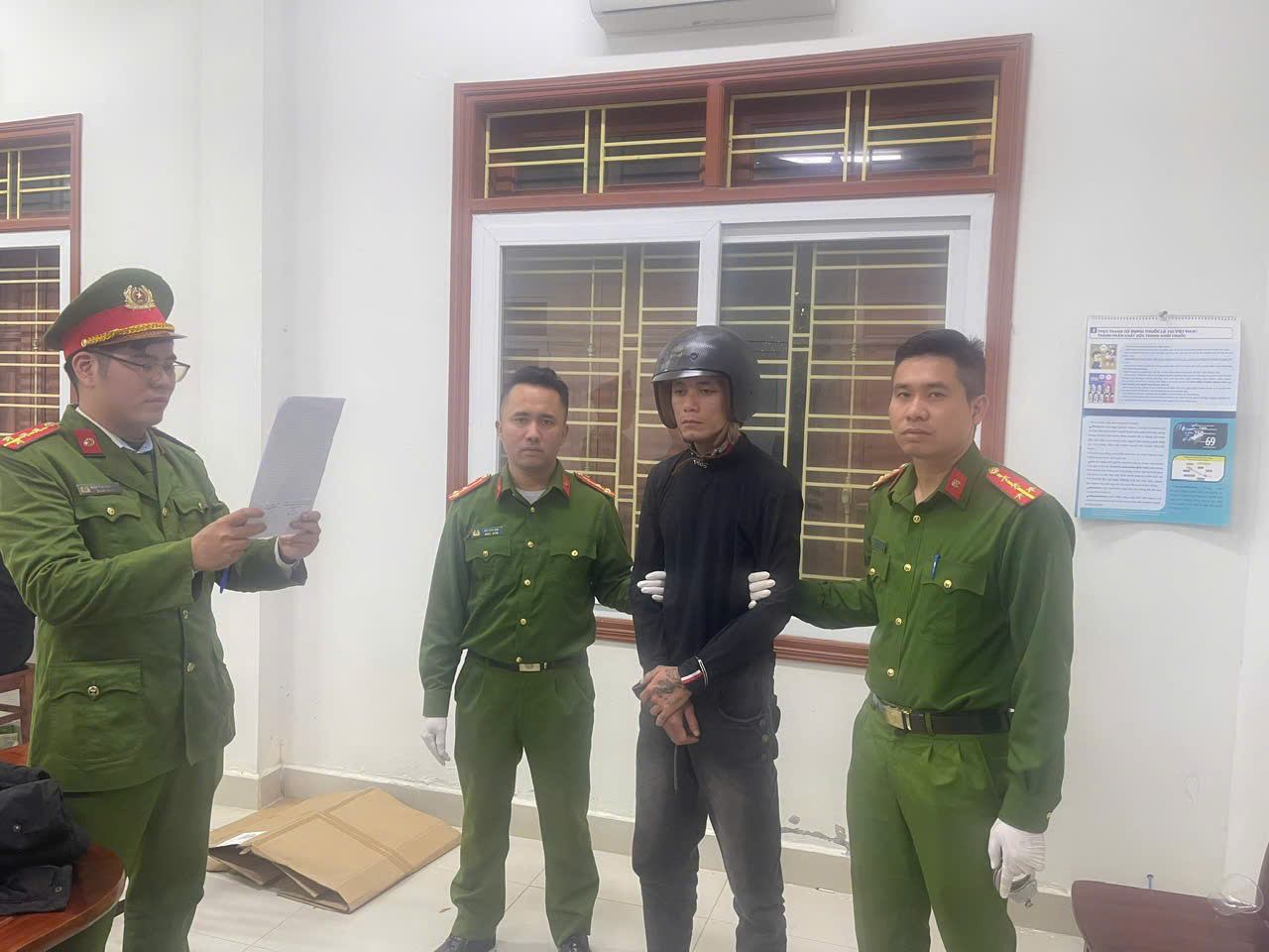 Bắt giữ đối tượng Hiếp d&acirc;m b&eacute; g&aacute;i 12 tuổi v&agrave; tổ chức sử dụng ma t&uacute;y tr&aacute;i ph&eacute;p - Ảnh 2.