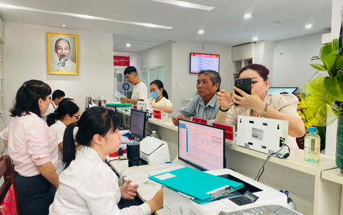 Chủ tịch UBND TPHCM yêu cầu hoàn tất dữ liệu cán bộ, chậm trễ sẽ xem xét trách nhiệm
