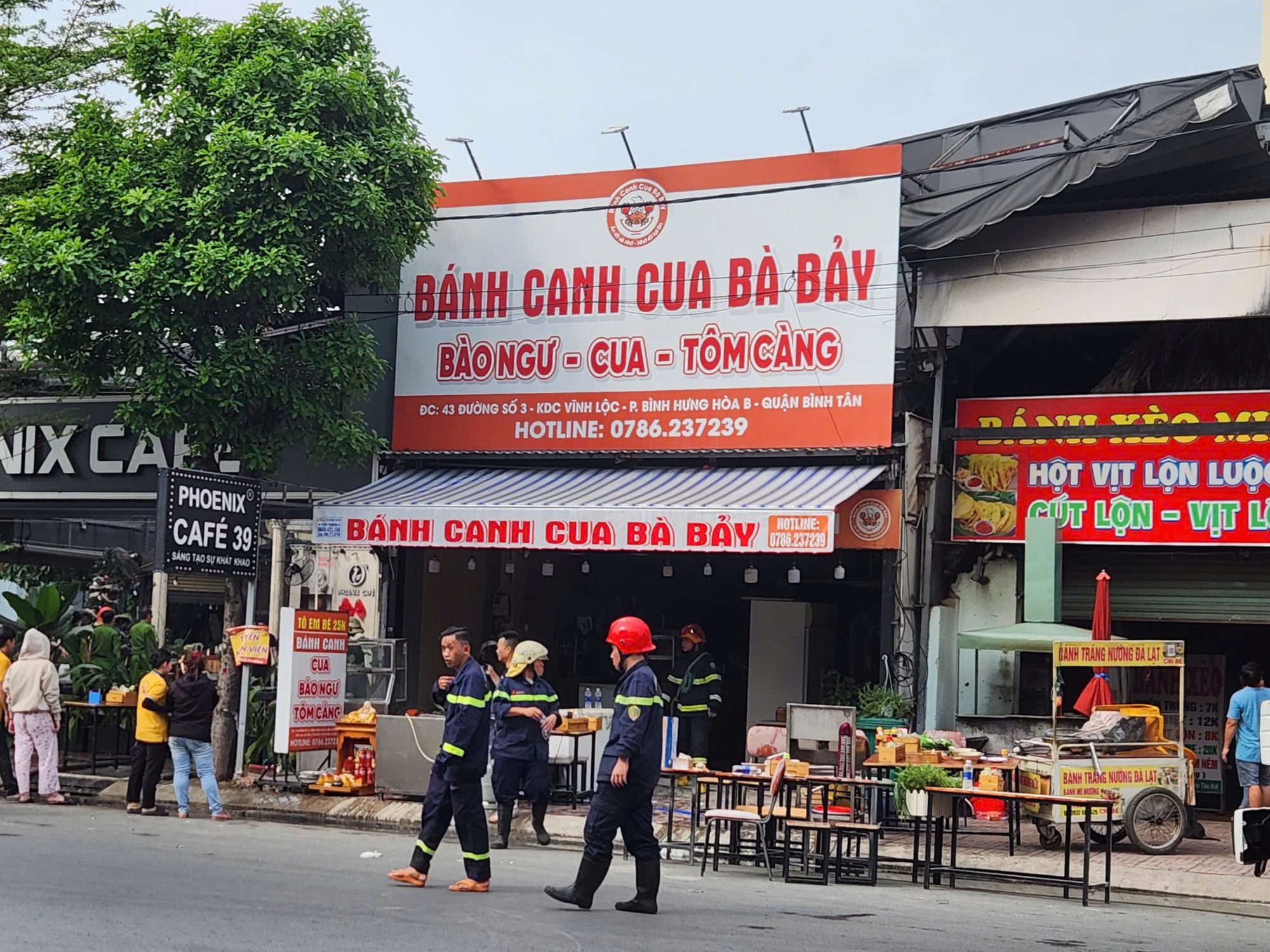 Ch&aacute;y qu&aacute;n c&agrave; ph&ecirc; l&uacute;c s&aacute;ng ở khu d&acirc;n cư Vĩnh Lộc, TPHCM - Ảnh 2.