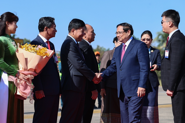 Thủ tướng Phạm Minh Ch&iacute;nh bắt đầu chuyến c&ocirc;ng t&aacute;c tại L&agrave;o v&agrave; quan hệ Việt Nam - L&agrave;o - Ảnh 4.