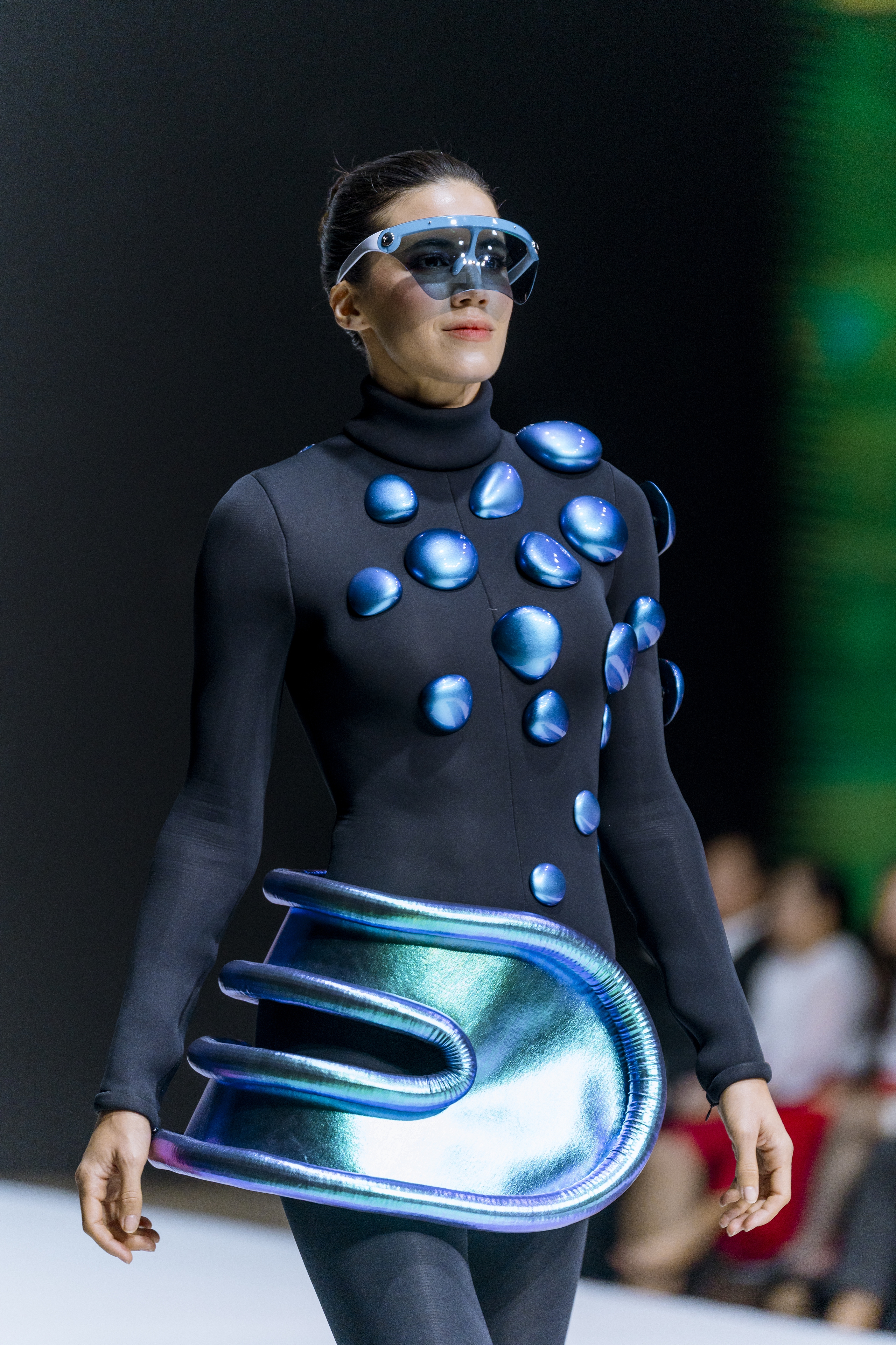 60 mẫu thiết kế Haute Couture "đ&atilde; mắt" ở Pierre Cardin Fashion Show 2025  - Ảnh 3.