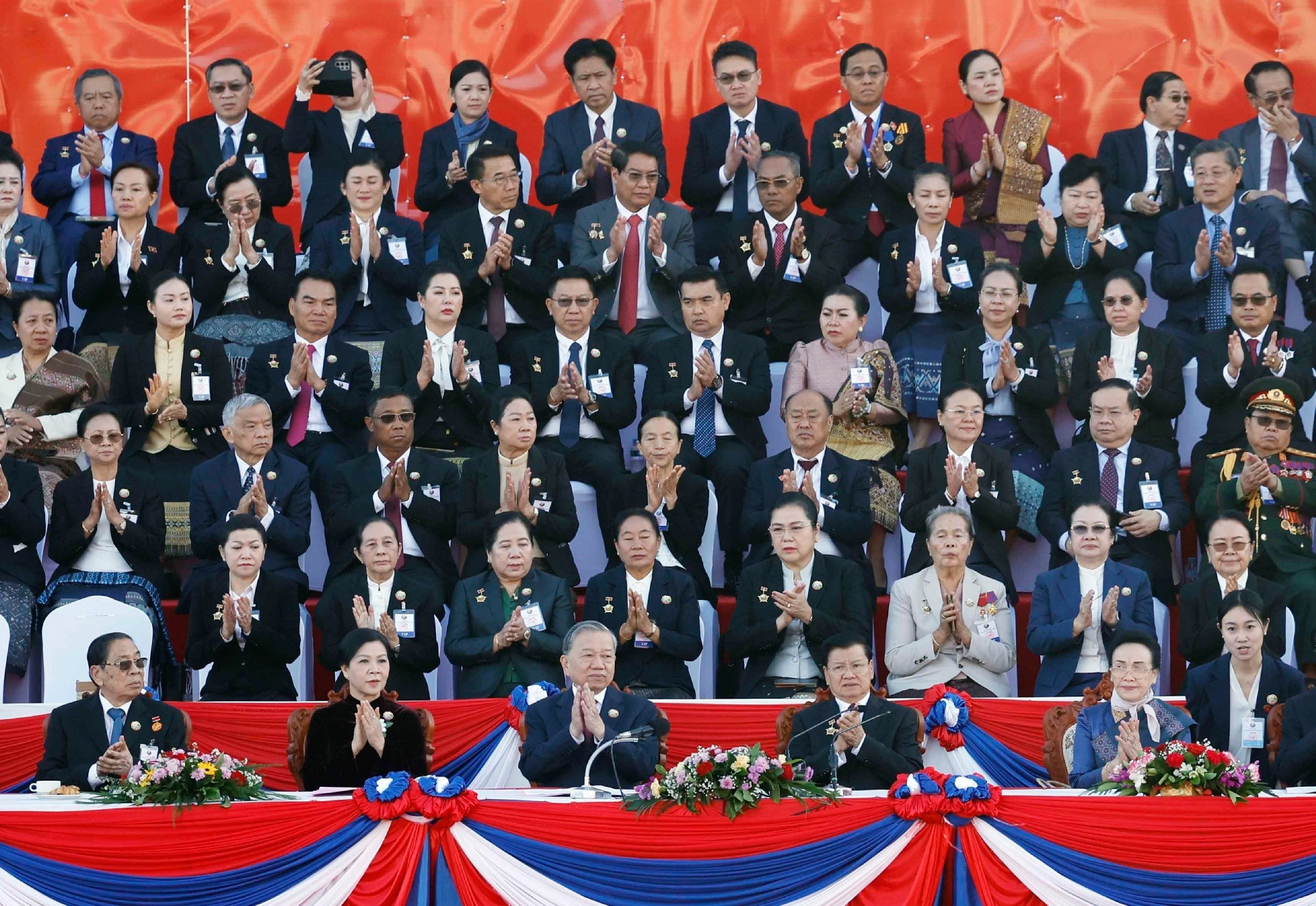 Kỷ niệm trọng thể 50 năm Quốc khánh nước Cộng hòa Dân chủ Nhân dân Lào - Ảnh 2.