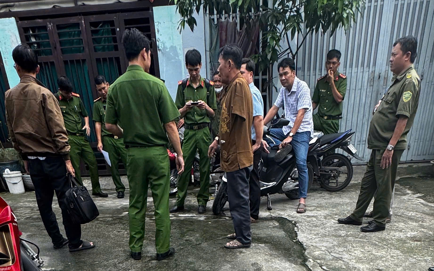 Chủ căn nhà 4 tầng xây nhầm trên đất người khác ở TPHCM, thi hành án ra sao? - Ảnh 3.