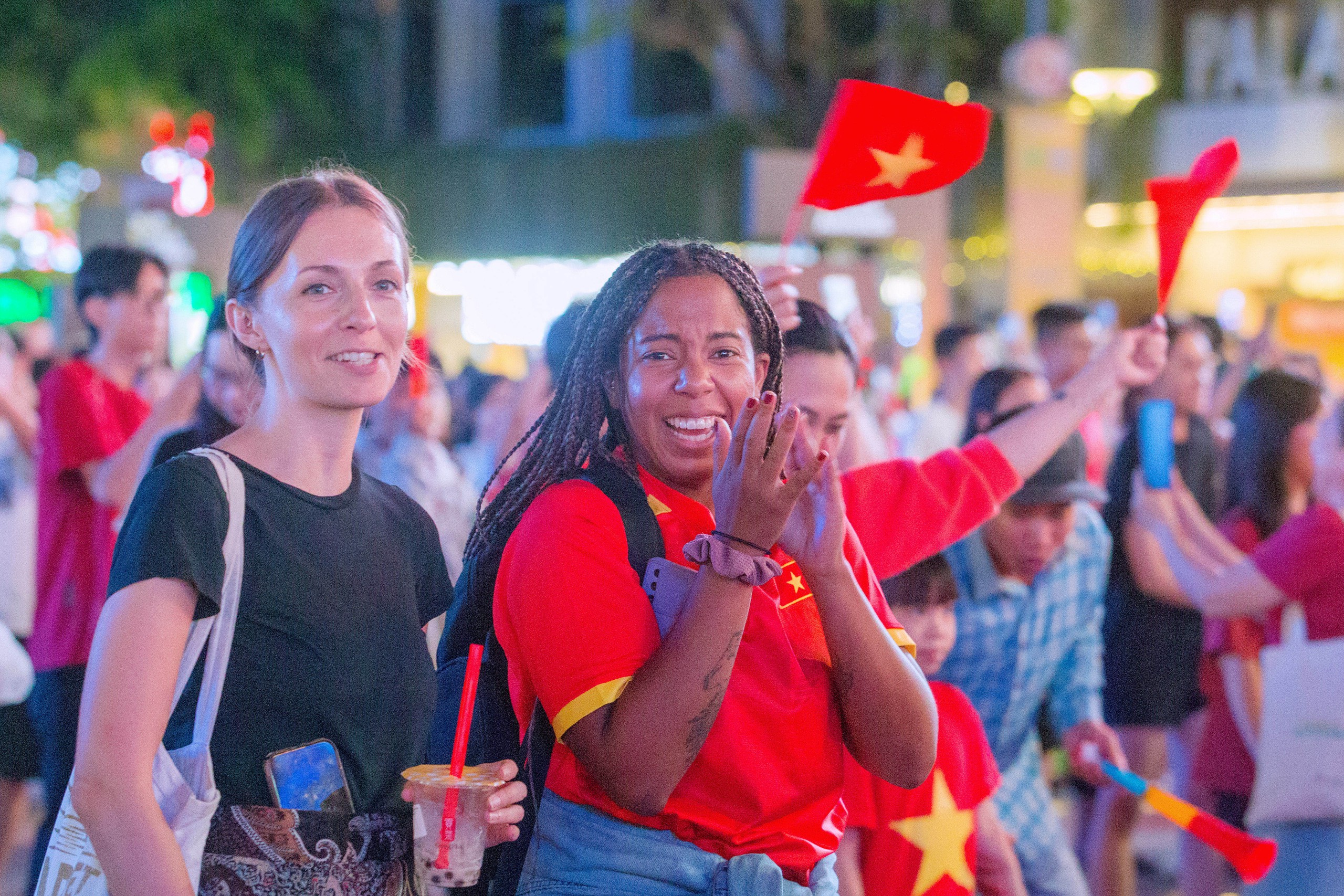 Khó quên khoảnh khắc người dân TPHCM mừng U22 Việt Nam vô địch SEA Games 33 - Ảnh 5.