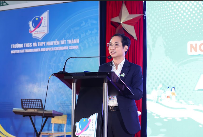 T&ugrave;ng Dương "quẩy"nhiệt t&igrave;nh c&ugrave;ng c&aacute;c thầy c&ocirc;, học sinh - Ảnh 3.