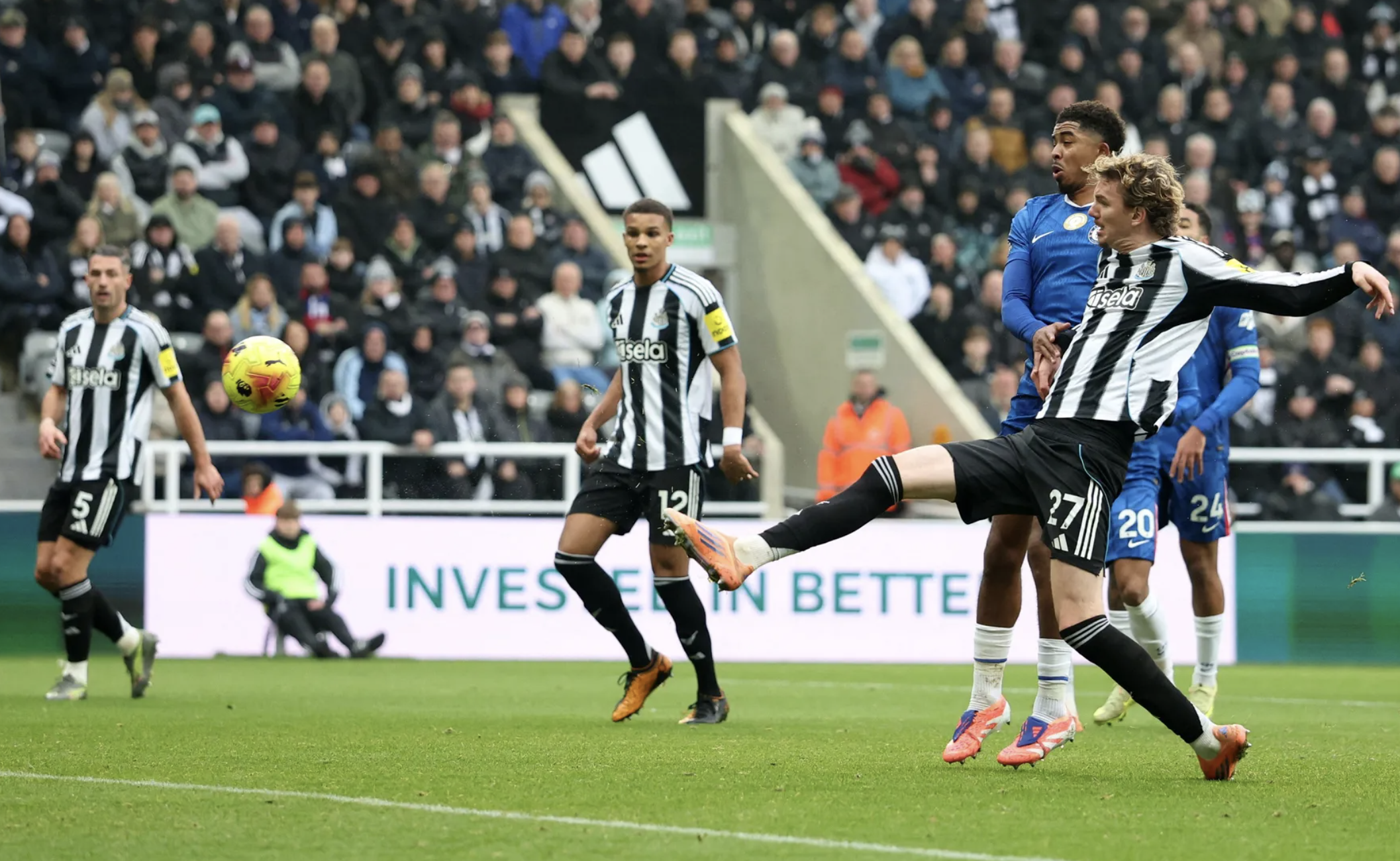 Newcastle đánh rơi chiến thắng, Chelsea ngược dòng giành điểm tại St. James' Park - Ảnh 2.