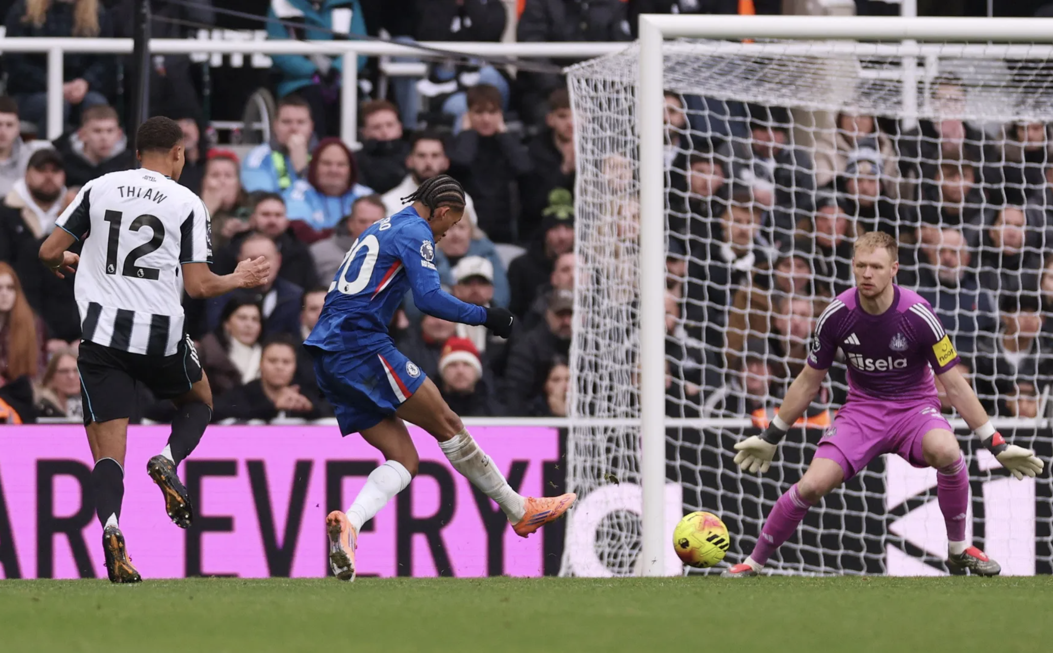 Newcastle đánh rơi chiến thắng, Chelsea ngược dòng giành điểm tại St. James' Park - Ảnh 5.