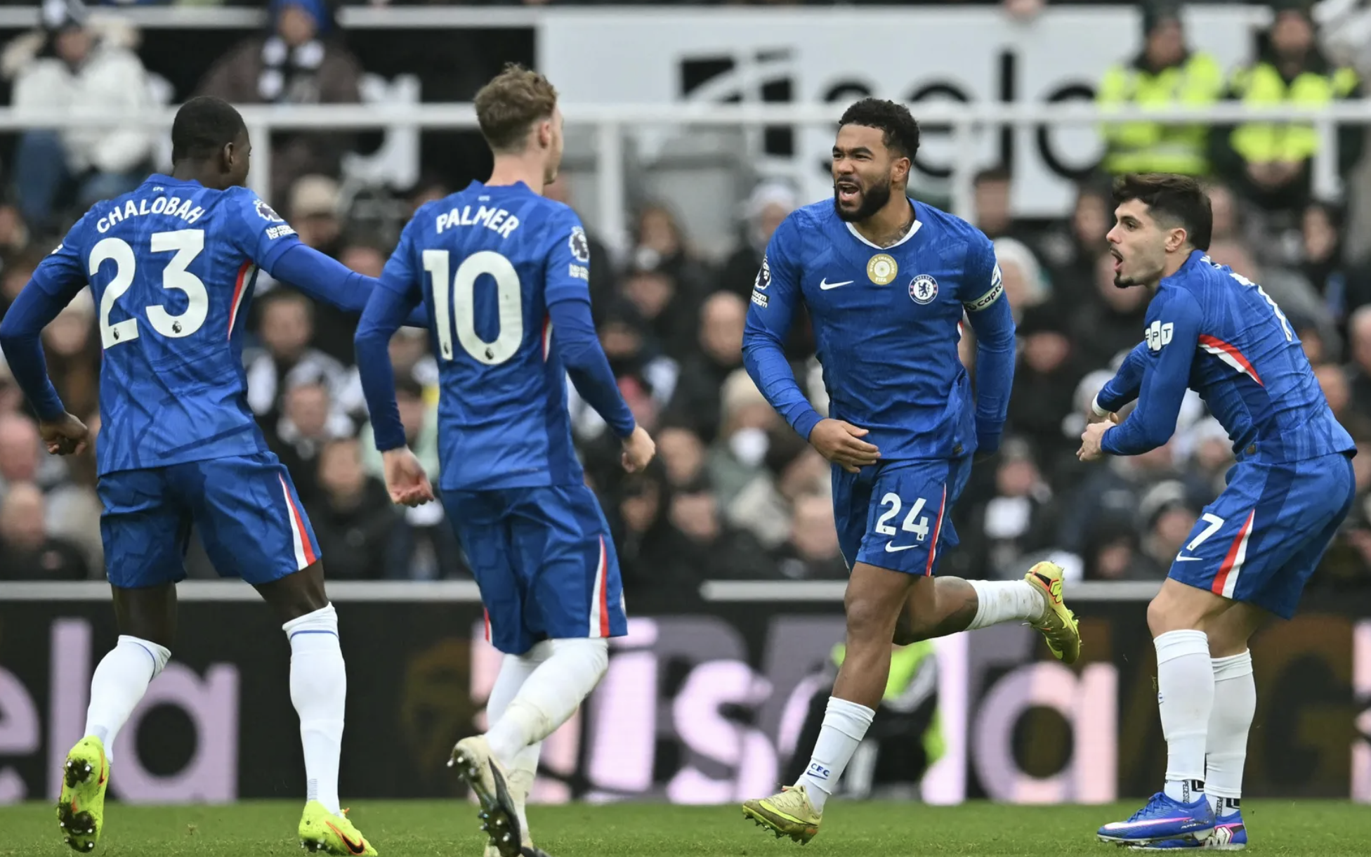 Chelsea kiên cường giành lại 1 điểm dù Newcastle dẫn trước 2 bàn