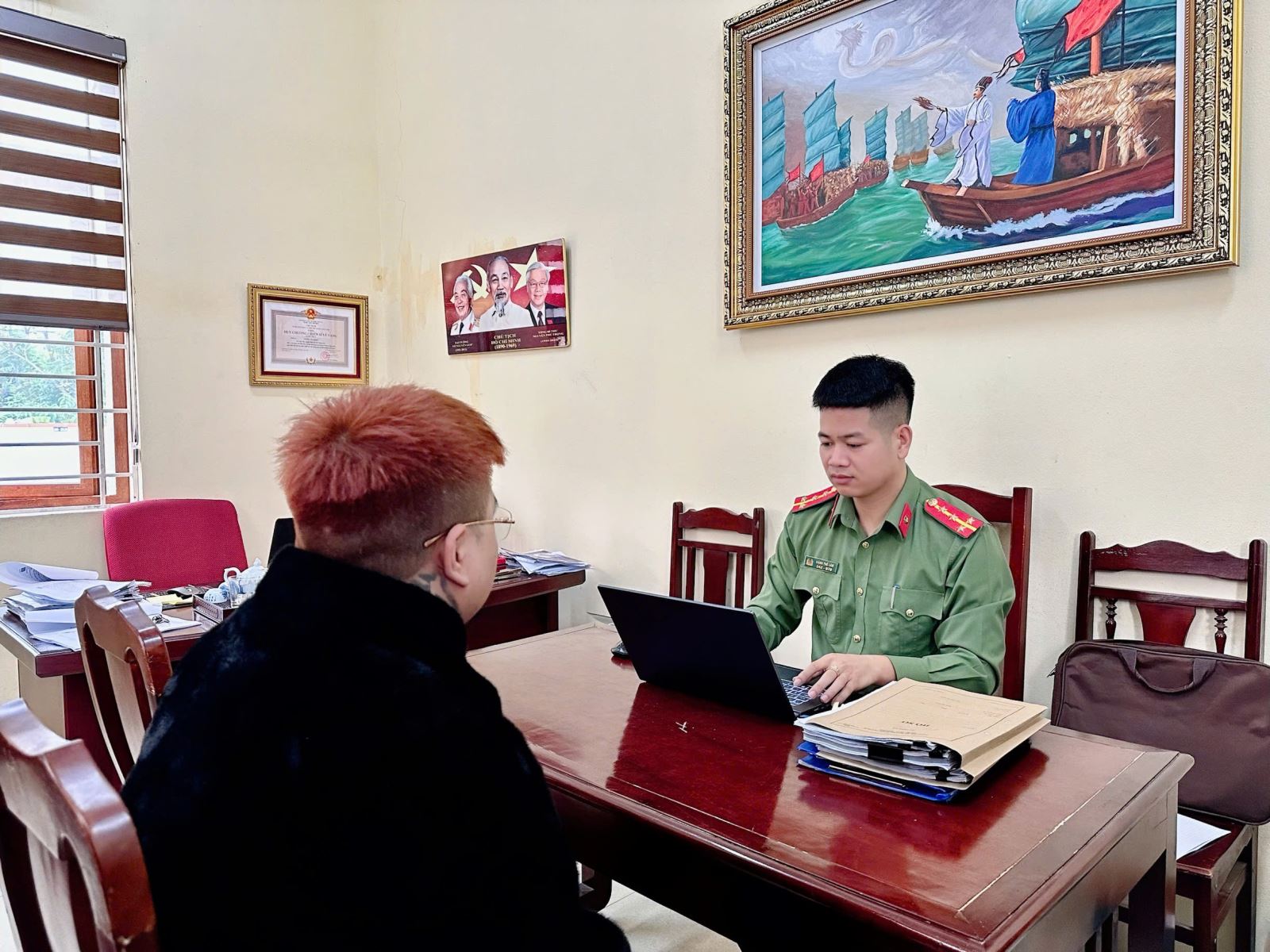 Cặp vợ chồng Hải Phòng vận hành đường dây đánh bạc trực tuyến bị bắt giữ - Ảnh 1.