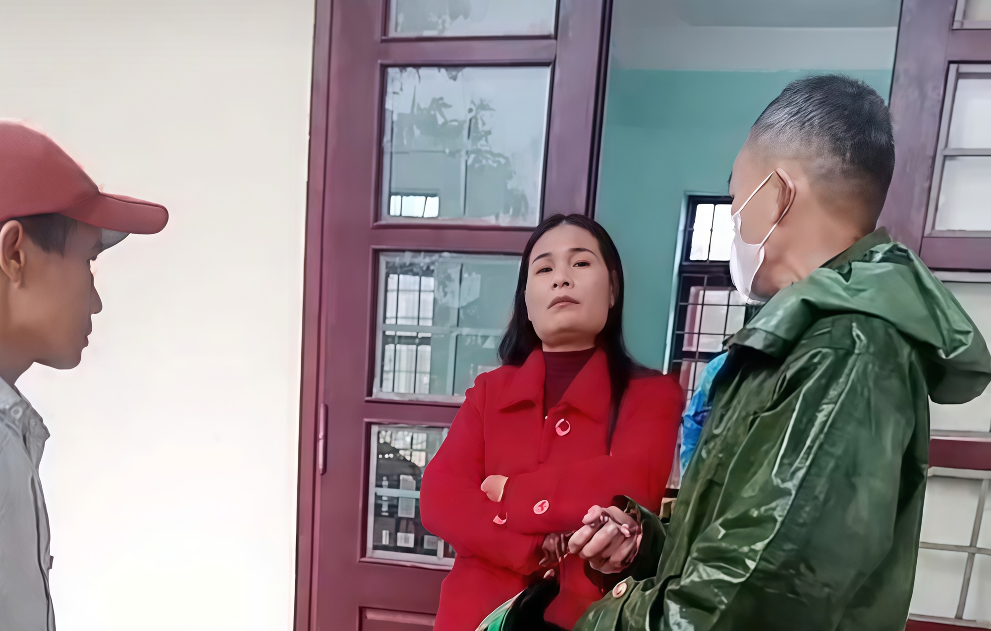 Cách chức Đỗ Thị Hồng Huế: Dân đồng tình , nhưng phạt gần 200 triệu từ đâu? - Ảnh 2.