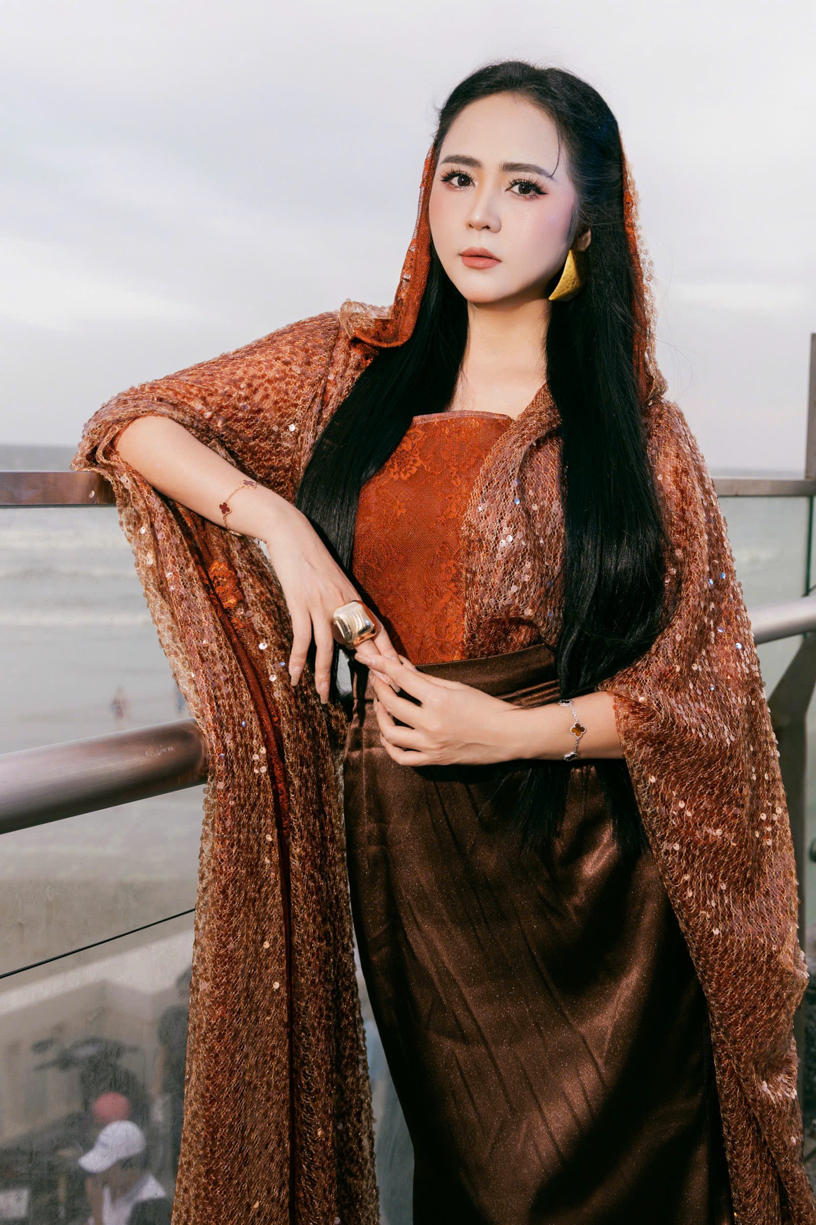 Vụ nhà thiết kế ngừng hợp tác trước thềm chung kết Miss Cosmo, người trong cuộc lên tiếng - Ảnh 1.