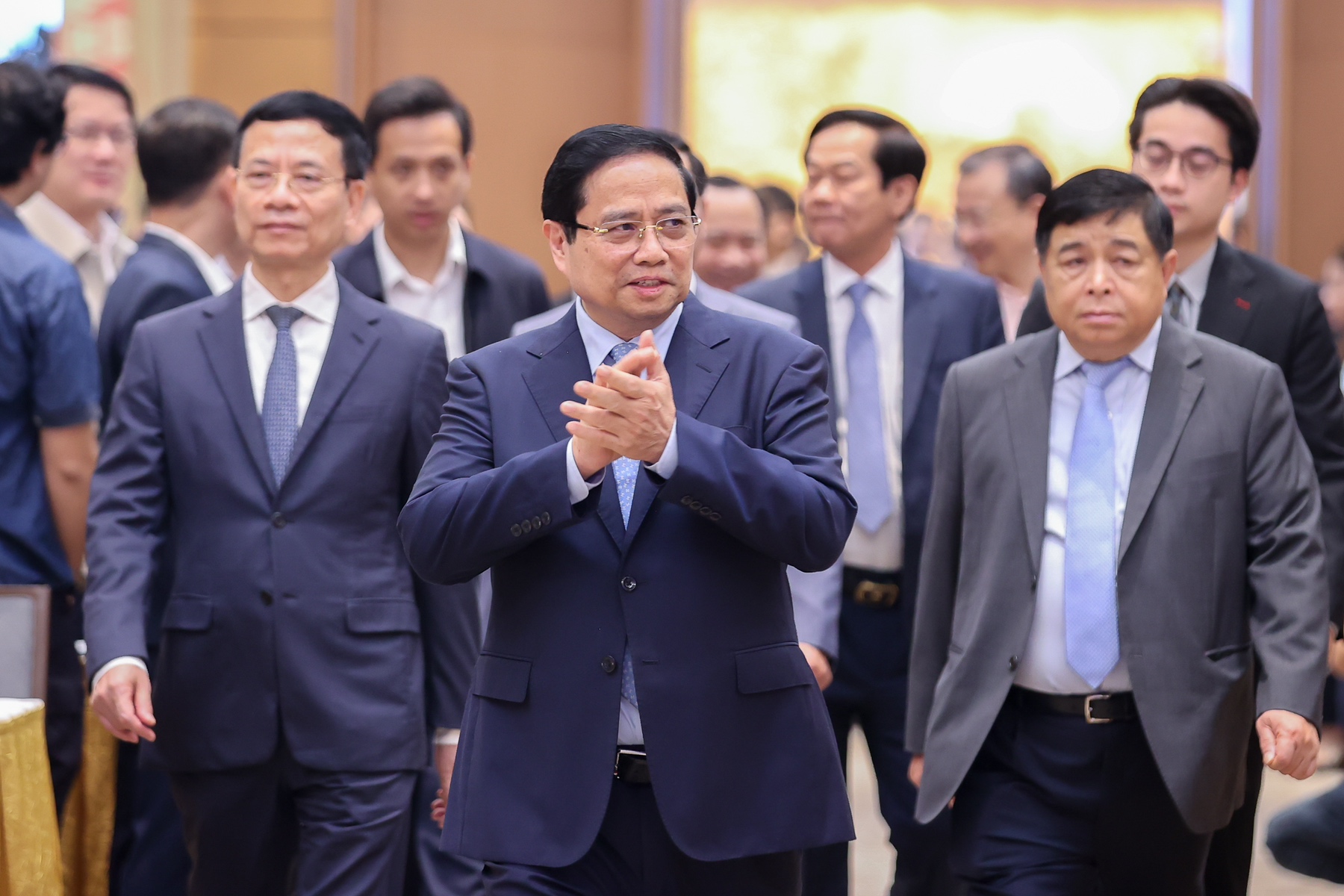 Thủ tướng: Để kinh tế số thấm s&acirc;u v&agrave;o mọi người, mọi nh&agrave;, mọi ng&otilde; ng&aacute;ch của nền kinh tế - Ảnh 1.