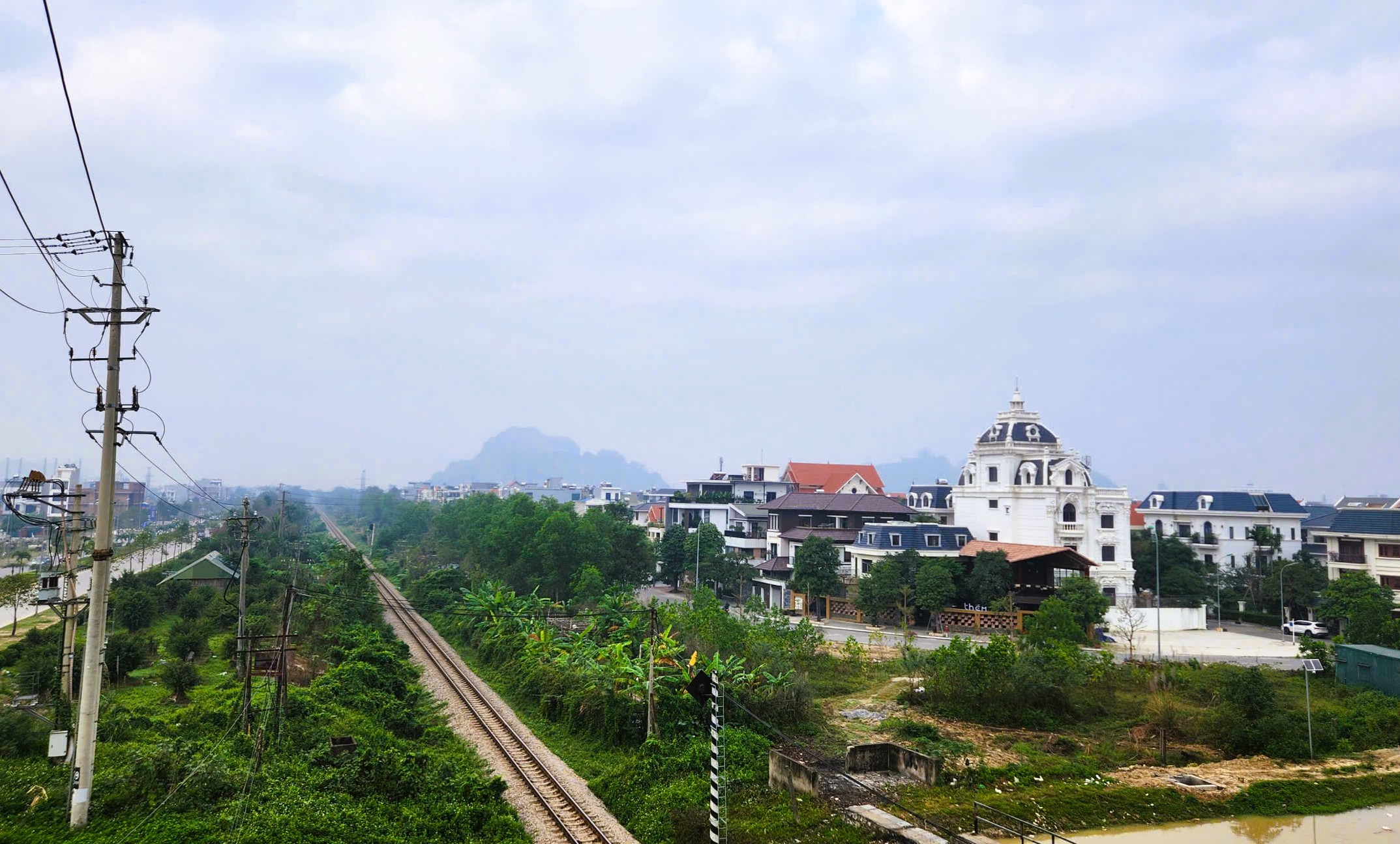 Cầu d&acirc;y văng đầu ti&ecirc;n vượt đường sắt Bắc - Nam ở Thanh H&oacute;a - Ảnh 10.