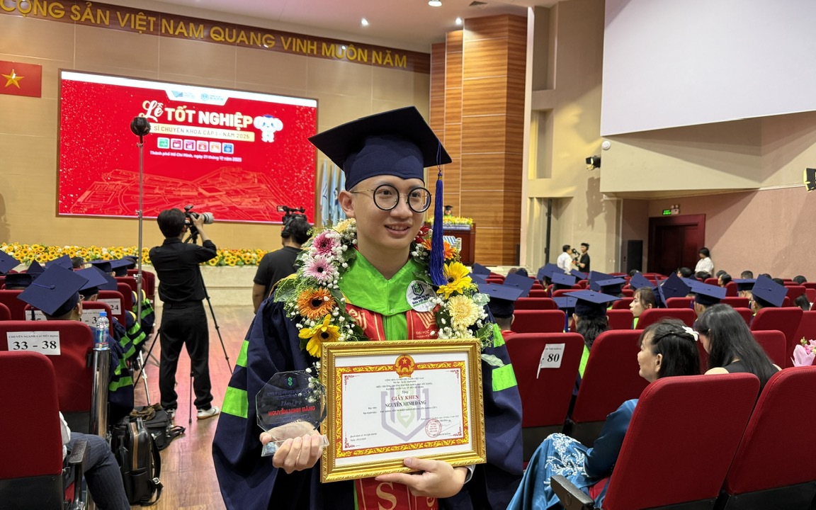 Điều nhắn gửi của hiệu trưởng đến bác sĩ trẻ chuyên khoa 1 tốt nghiệp