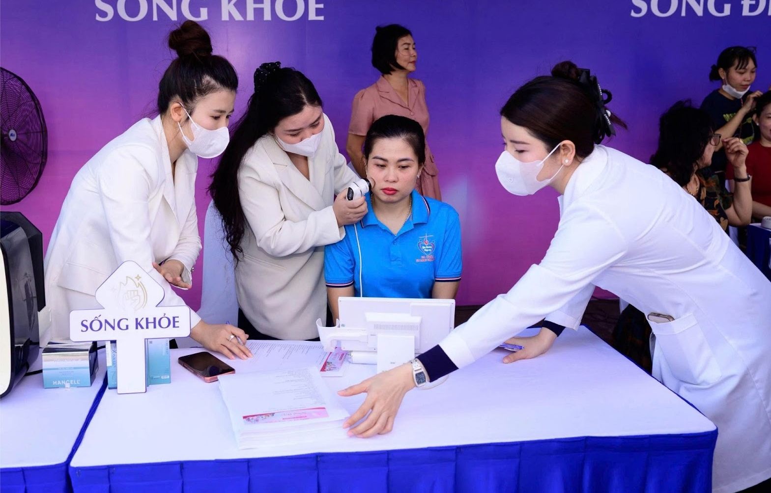 Hoạt động truyền cảm hứng đến nữ công nhân nhà máy - Ảnh 3.
