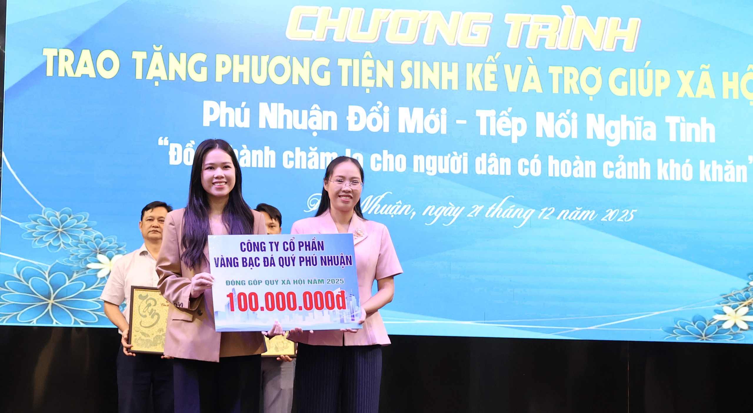 Một buổi sáng ý nghĩa, xúc động tại phường Phú Nhuận, TPHCM - Ảnh 1.