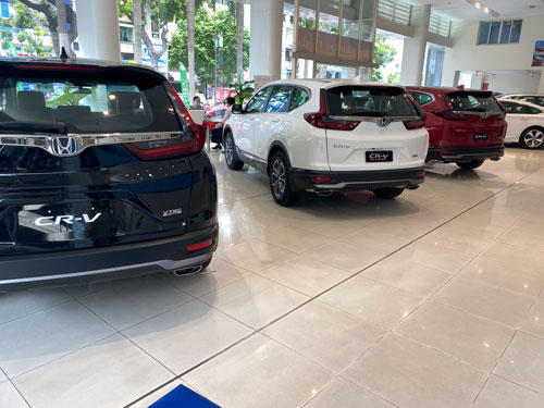 Đề xuất giảm lệ ph&iacute; đăng k&yacute; &ocirc; t&ocirc;: Chưa đủ k&iacute;ch sức mua - Ảnh 1.
