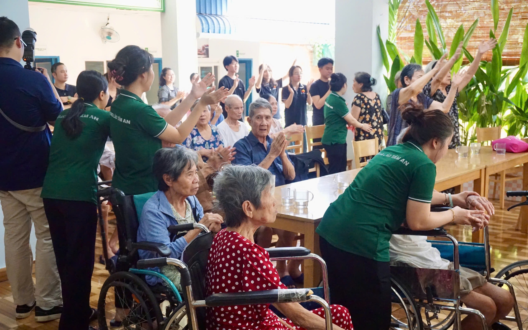 "Chậm một nhịp" đón giáng sinh ấm áp tại Viện dưỡng lão Tâm An