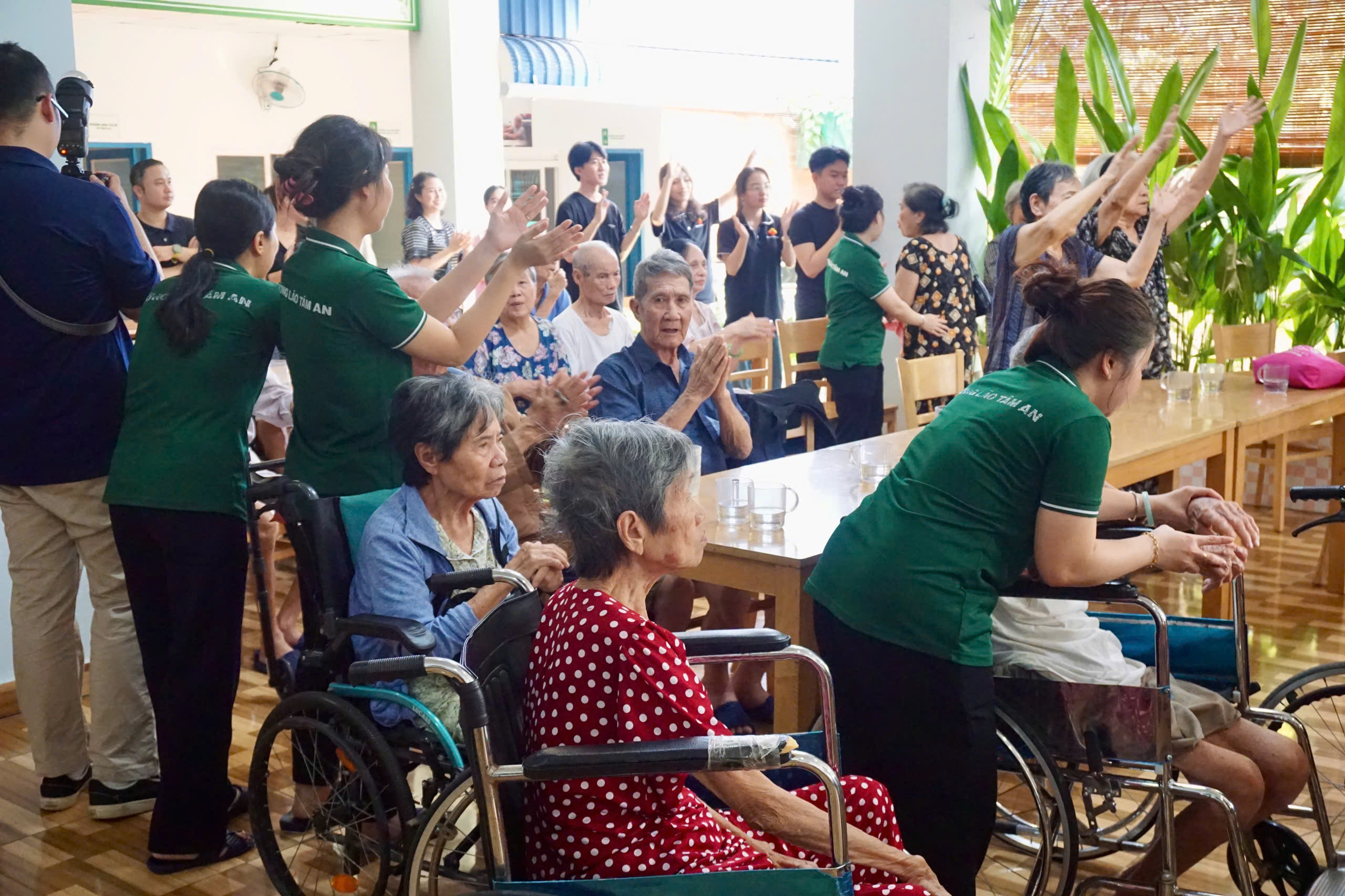 C&ugrave;ng Chậm một nhịp đ&oacute;n Gi&aacute;ng sinh ấm &aacute;p tại Viện dưỡng l&atilde;o T&acirc;m An - Ảnh 11.